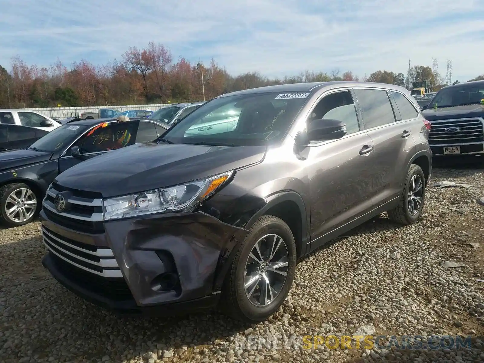 2 Photograph of a damaged car 5TDZZRFH4KS319755 TOYOTA HIGHLANDER 2019