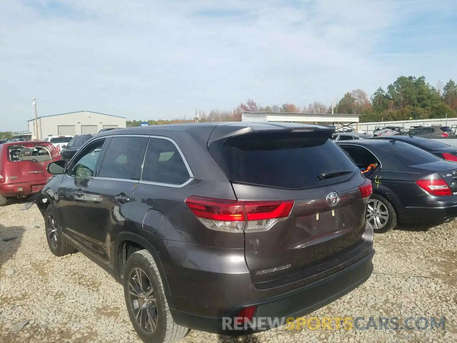 3 Photograph of a damaged car 5TDZZRFH4KS319755 TOYOTA HIGHLANDER 2019