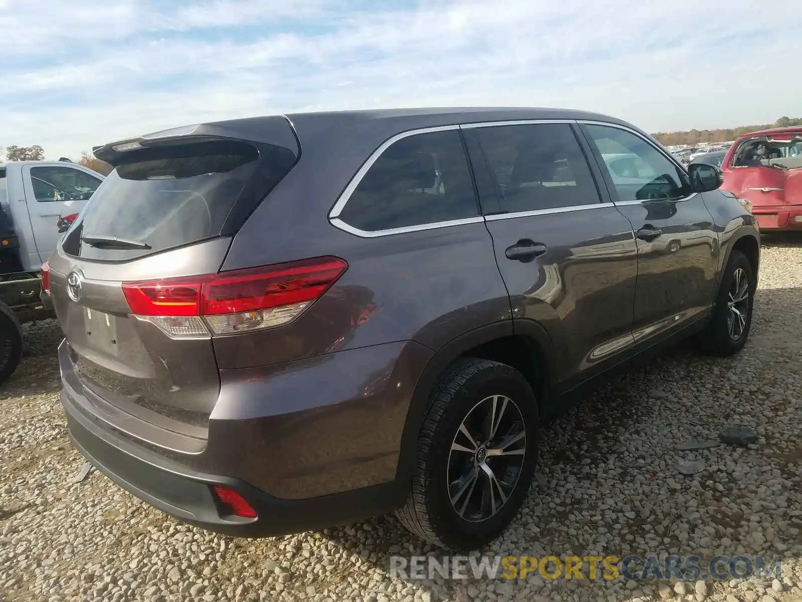 4 Фотография поврежденного автомобиля 5TDZZRFH4KS319755 TOYOTA HIGHLANDER 2019