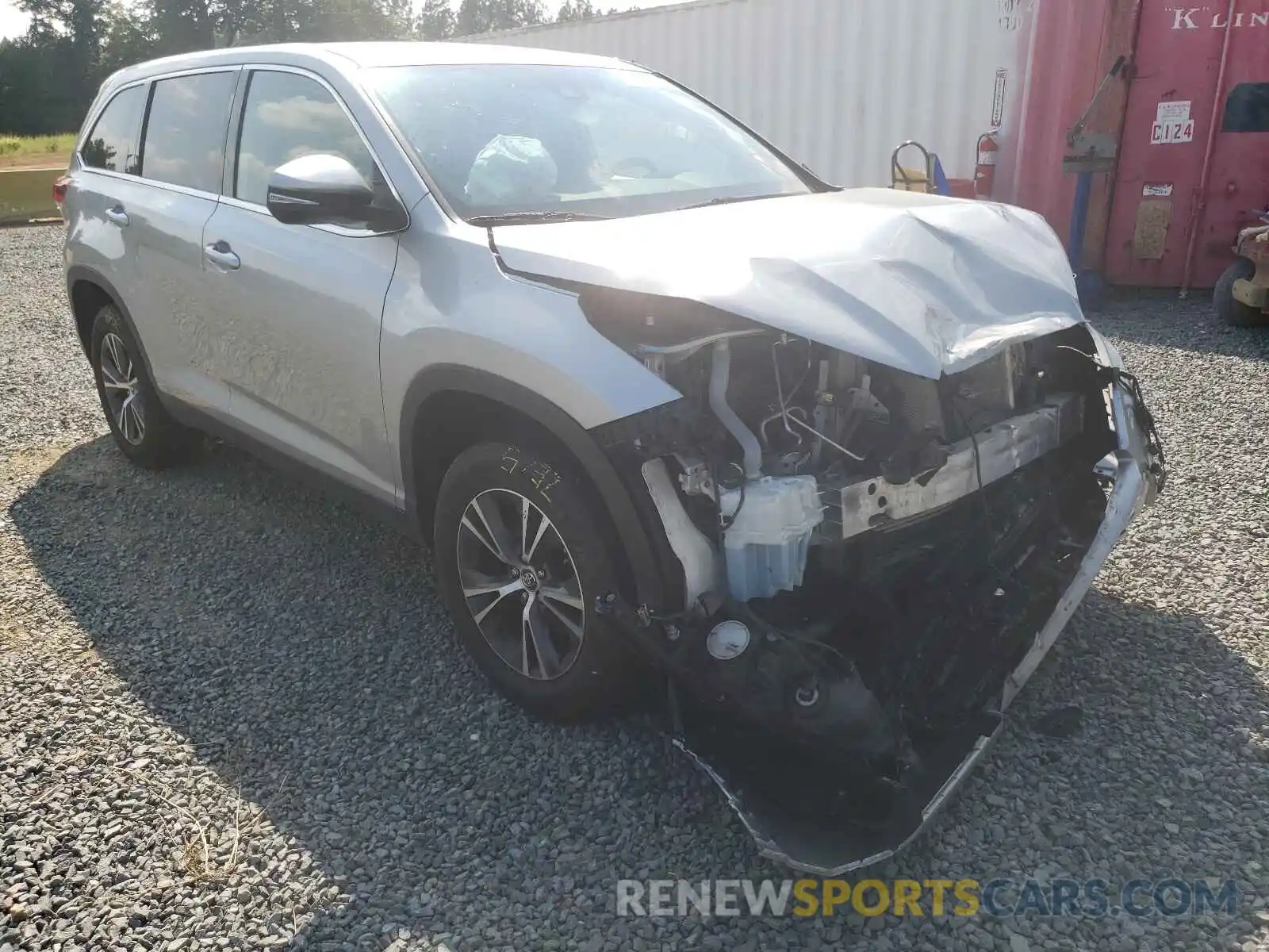 1 Photograph of a damaged car 5TDZZRFH4KS331274 TOYOTA HIGHLANDER 2019