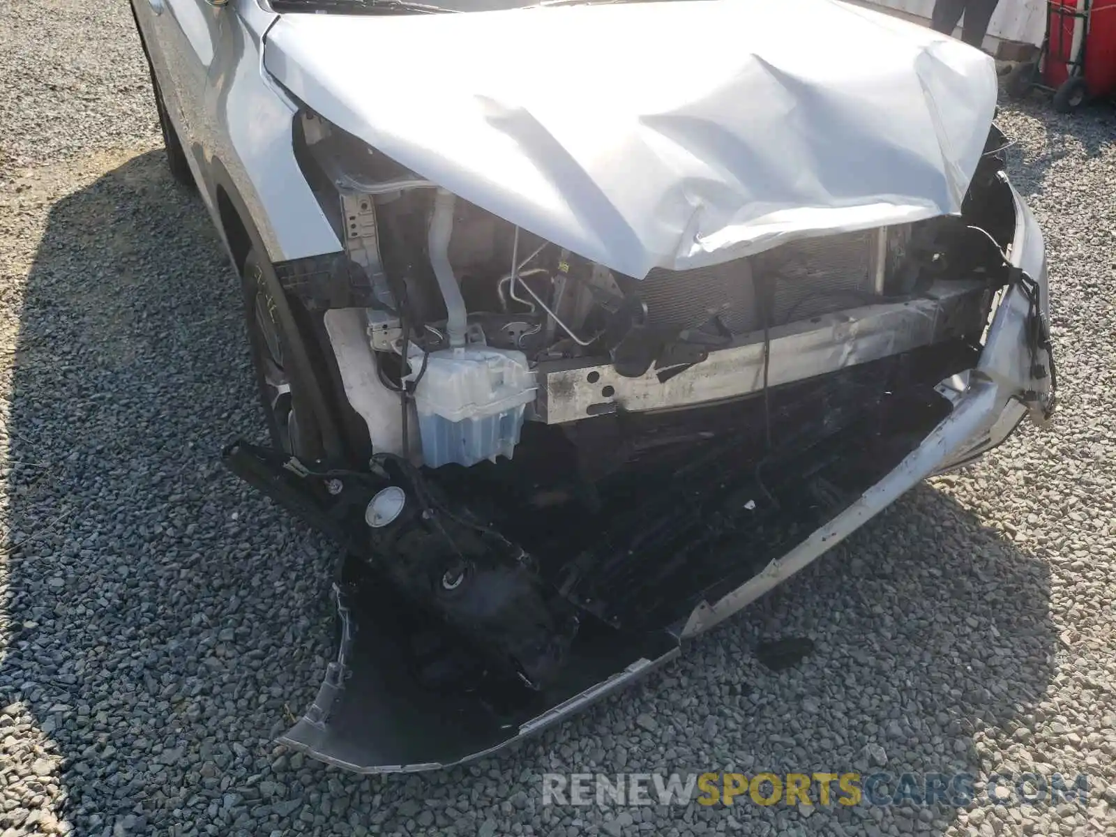 9 Photograph of a damaged car 5TDZZRFH4KS331274 TOYOTA HIGHLANDER 2019