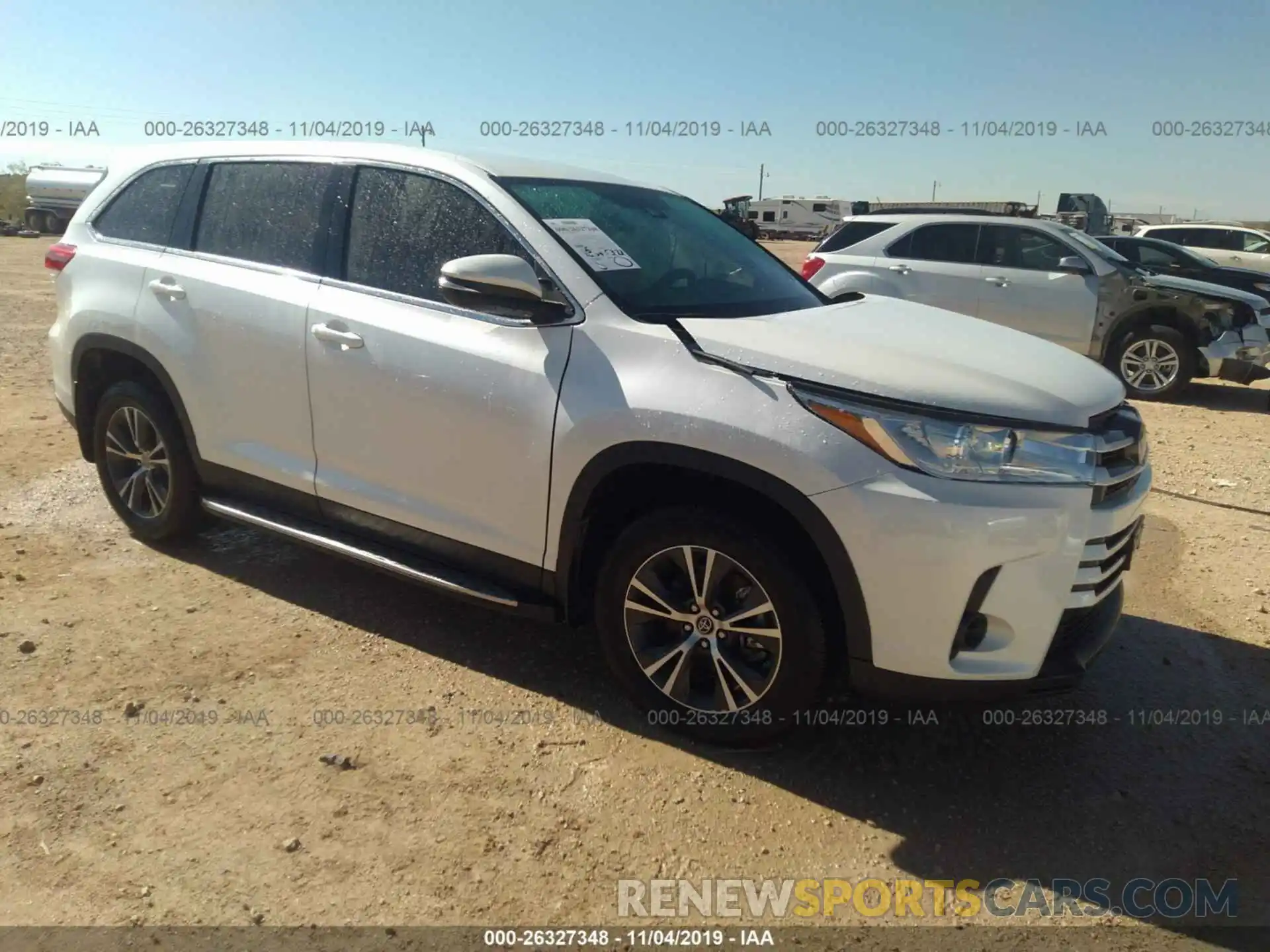 1 Photograph of a damaged car 5TDZZRFH4KS331632 TOYOTA HIGHLANDER 2019