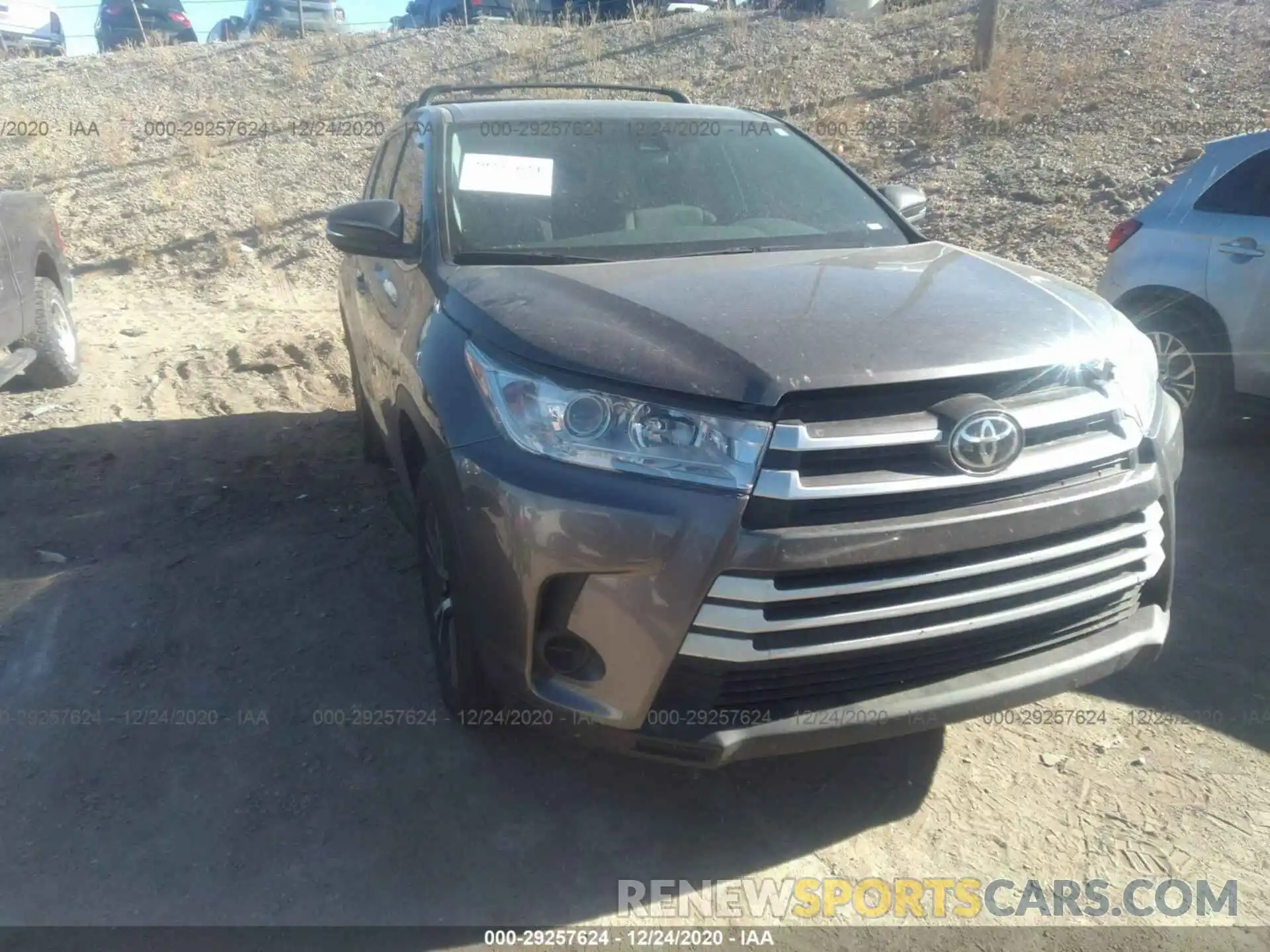 1 Photograph of a damaged car 5TDZZRFH4KS337818 TOYOTA HIGHLANDER 2019