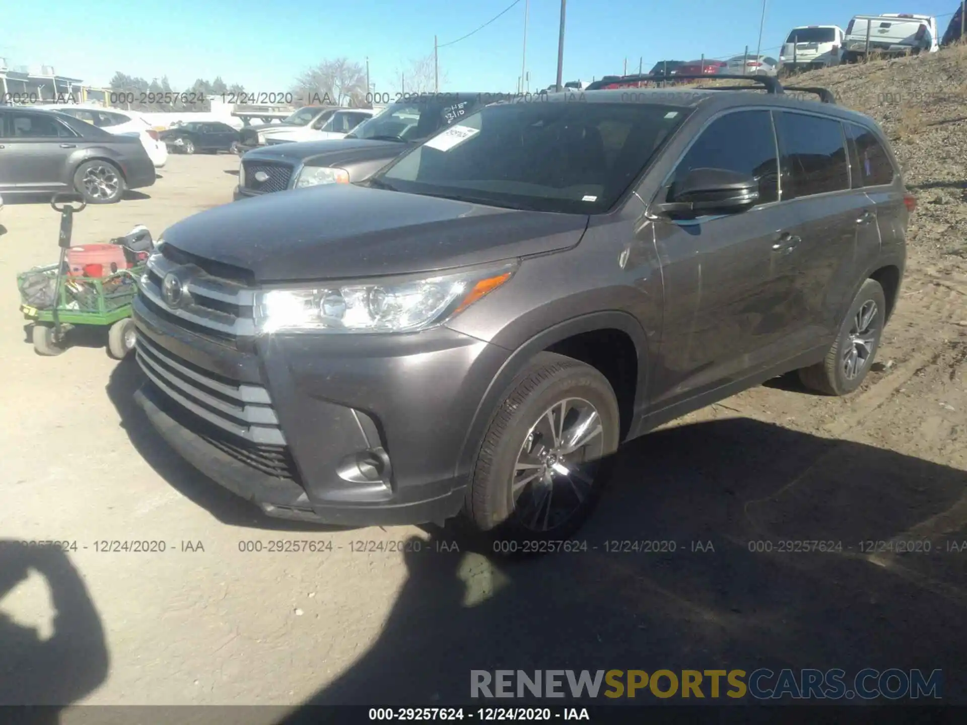 2 Photograph of a damaged car 5TDZZRFH4KS337818 TOYOTA HIGHLANDER 2019