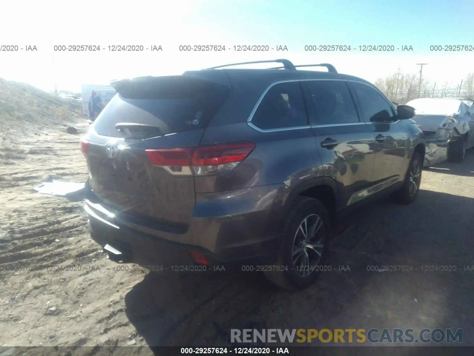 4 Фотография поврежденного автомобиля 5TDZZRFH4KS337818 TOYOTA HIGHLANDER 2019