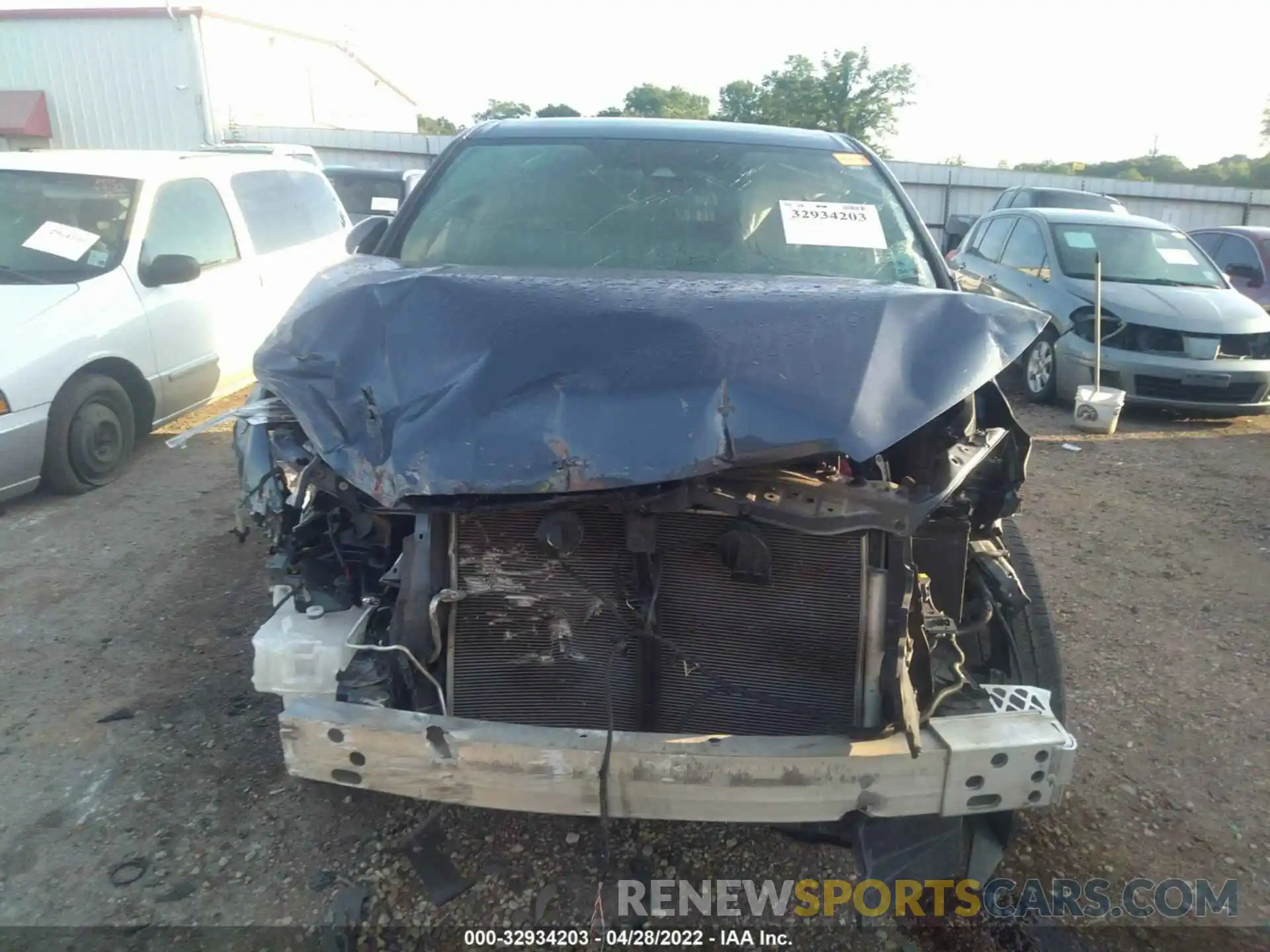 10 Photograph of a damaged car 5TDZZRFH4KS340346 TOYOTA HIGHLANDER 2019