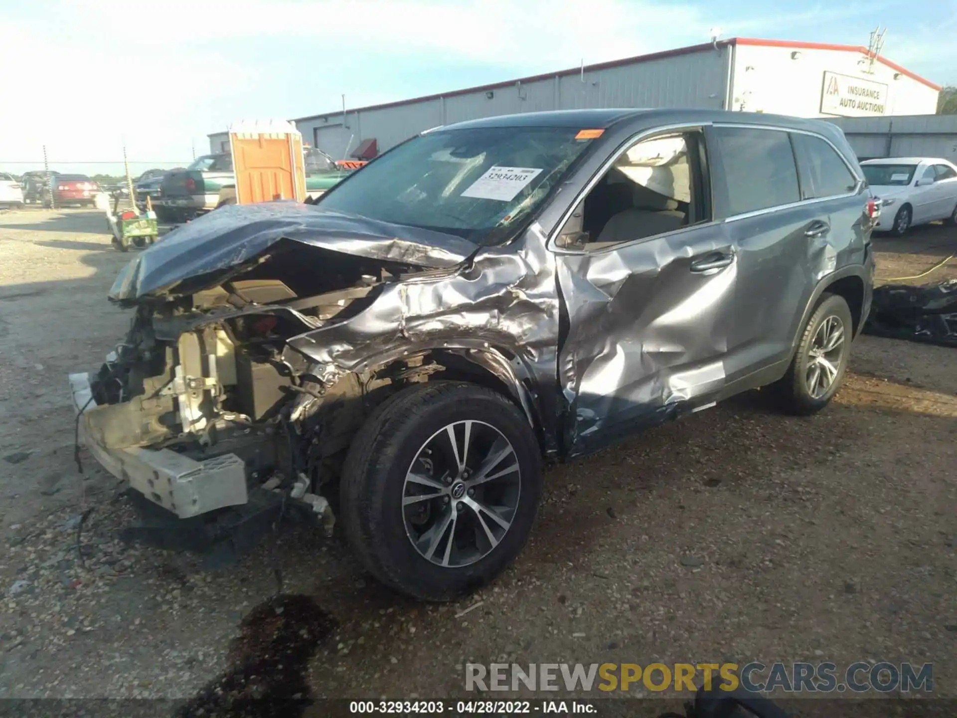 2 Photograph of a damaged car 5TDZZRFH4KS340346 TOYOTA HIGHLANDER 2019