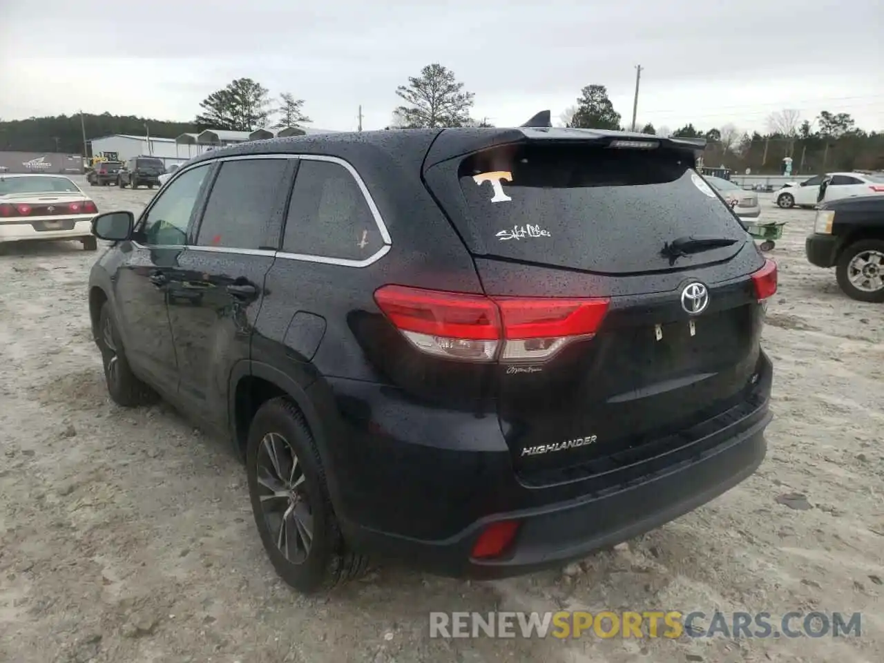 3 Photograph of a damaged car 5TDZZRFH4KS344851 TOYOTA HIGHLANDER 2019