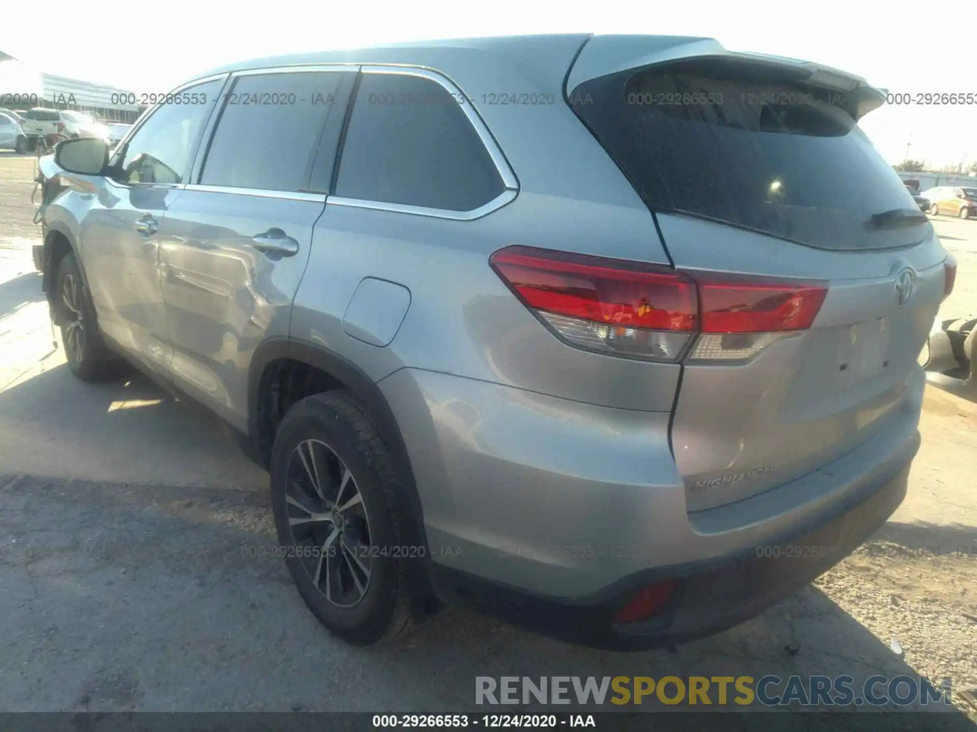 3 Photograph of a damaged car 5TDZZRFH4KS348575 TOYOTA HIGHLANDER 2019