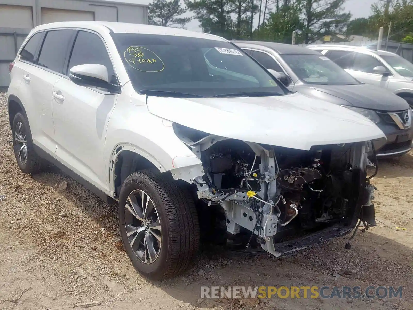 1 Photograph of a damaged car 5TDZZRFH4KS351217 TOYOTA HIGHLANDER 2019