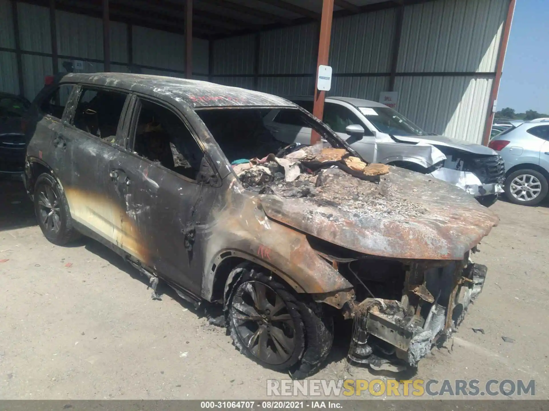 1 Photograph of a damaged car 5TDZZRFH4KS352867 TOYOTA HIGHLANDER 2019