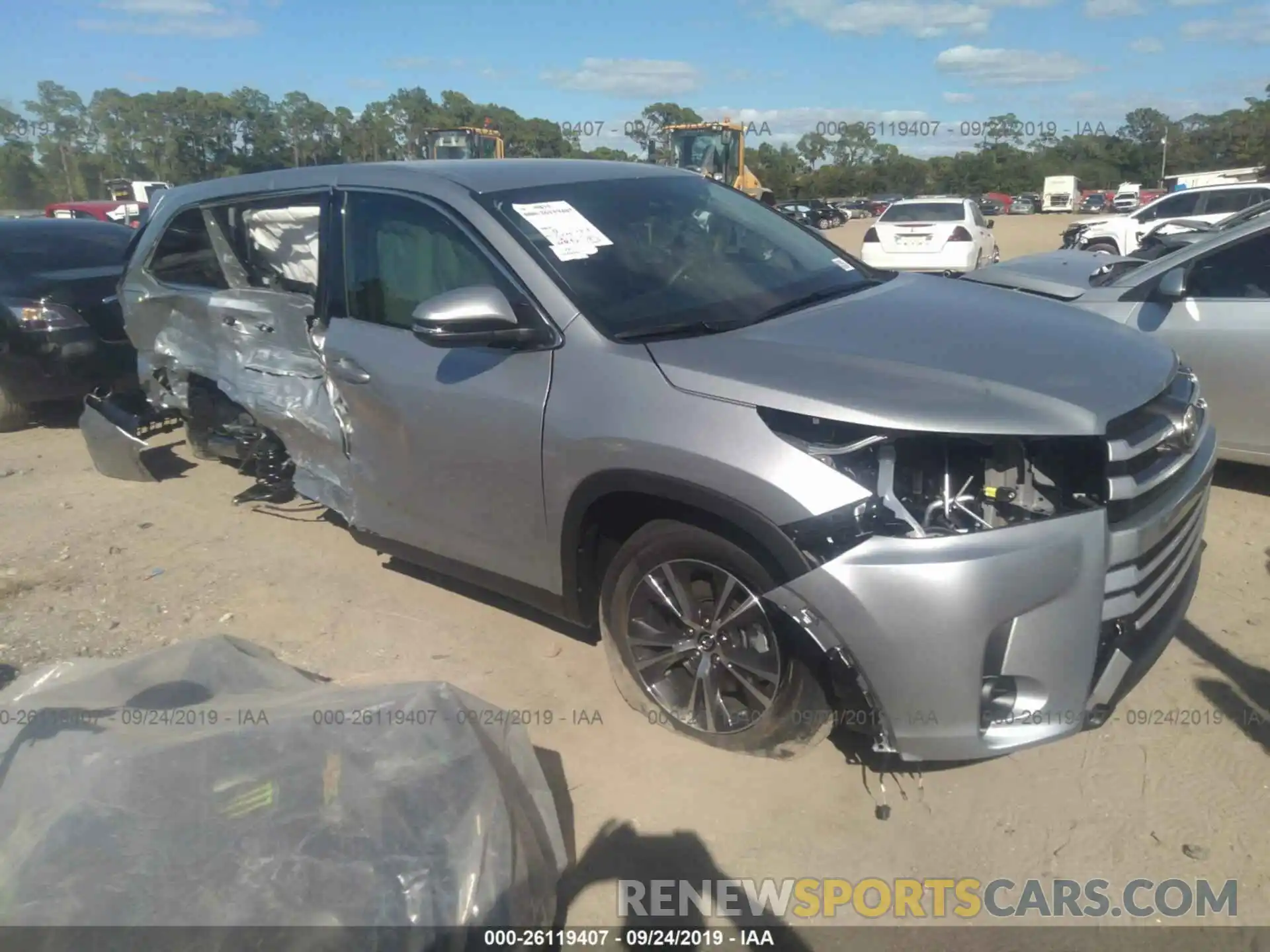 1 Photograph of a damaged car 5TDZZRFH4KS353601 TOYOTA HIGHLANDER 2019