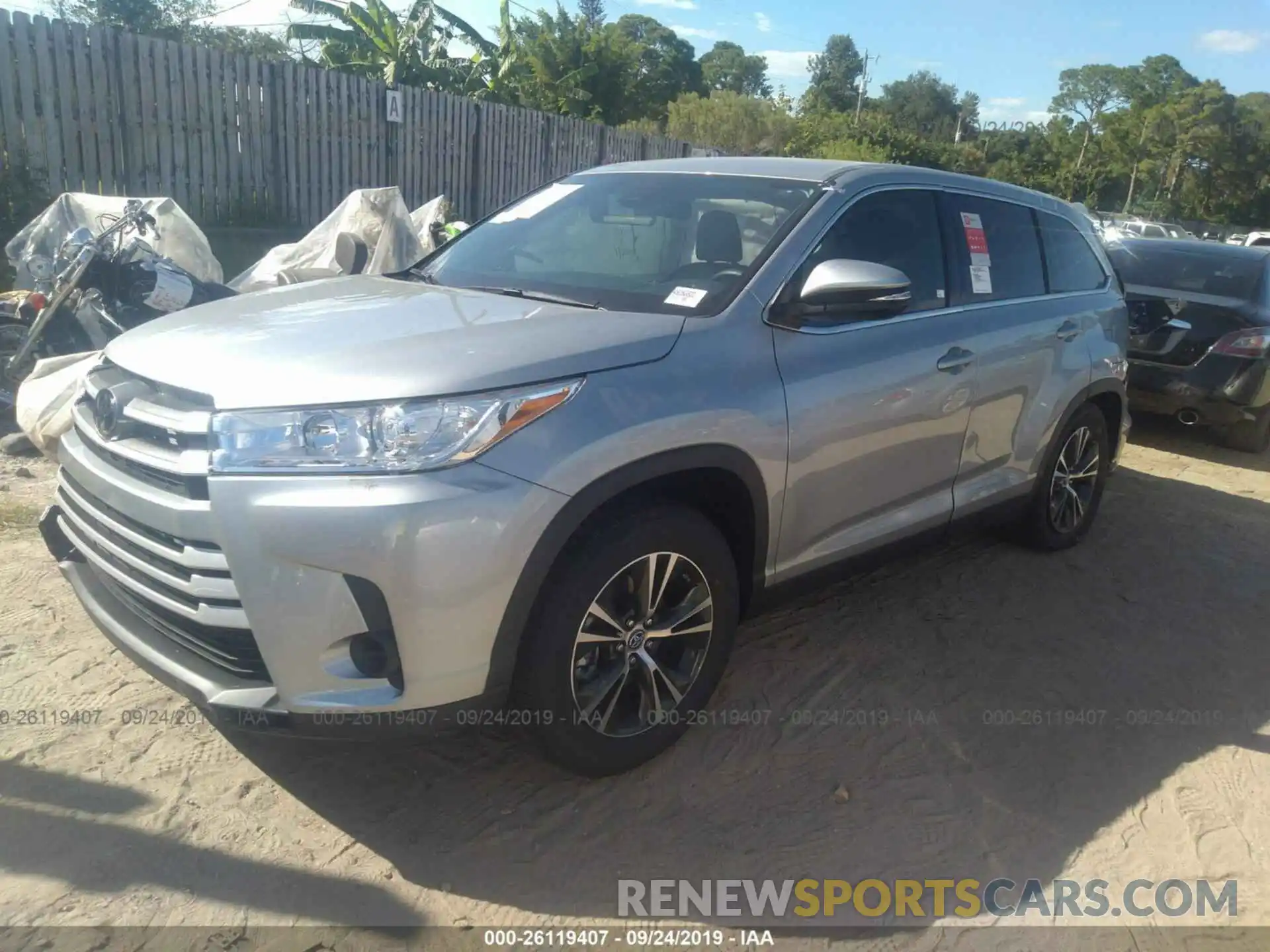 2 Photograph of a damaged car 5TDZZRFH4KS353601 TOYOTA HIGHLANDER 2019