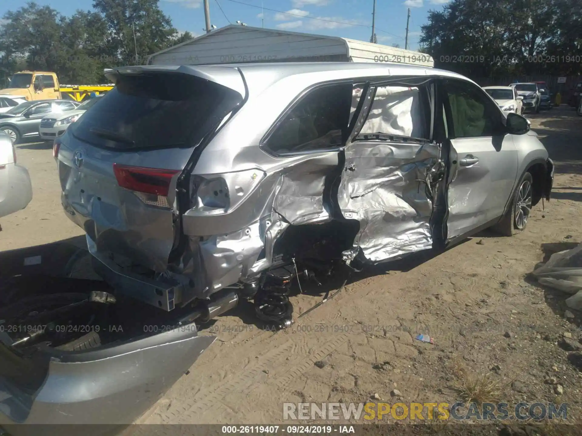 4 Photograph of a damaged car 5TDZZRFH4KS353601 TOYOTA HIGHLANDER 2019