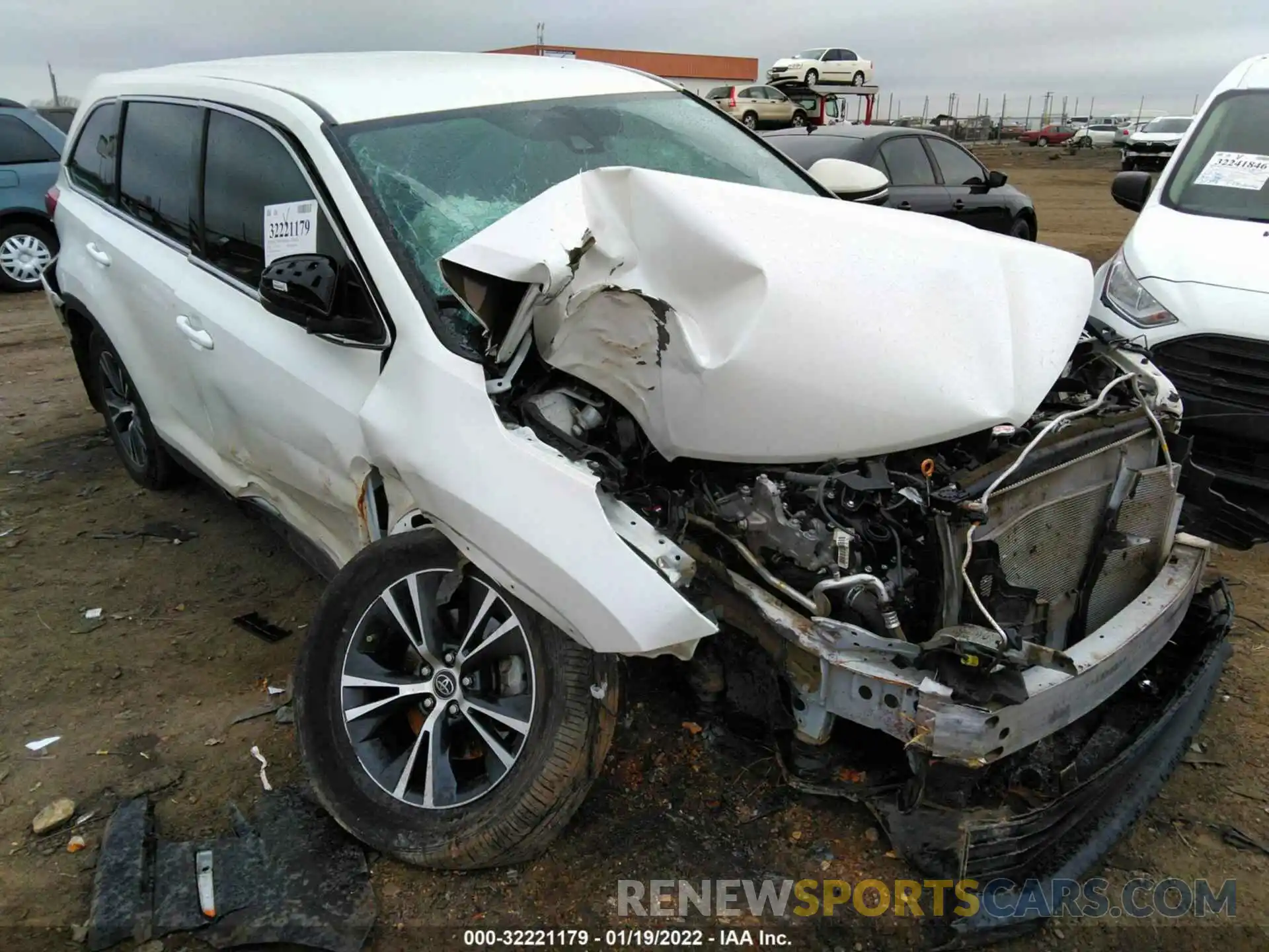 1 Photograph of a damaged car 5TDZZRFH4KS356479 TOYOTA HIGHLANDER 2019