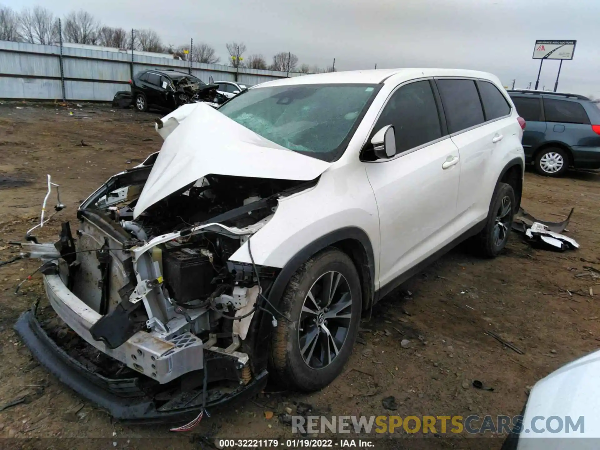 2 Photograph of a damaged car 5TDZZRFH4KS356479 TOYOTA HIGHLANDER 2019