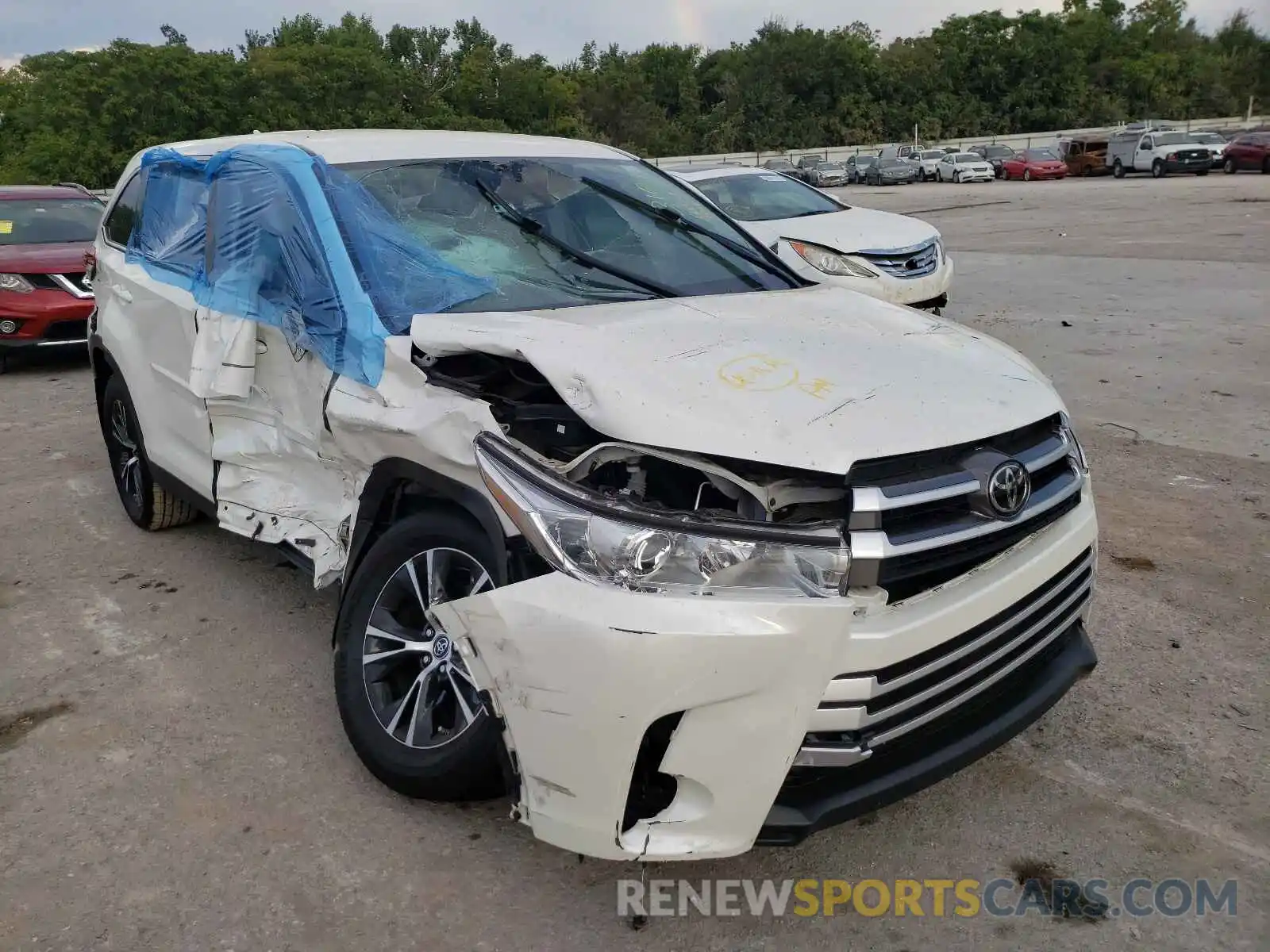 1 Photograph of a damaged car 5TDZZRFH4KS358765 TOYOTA HIGHLANDER 2019