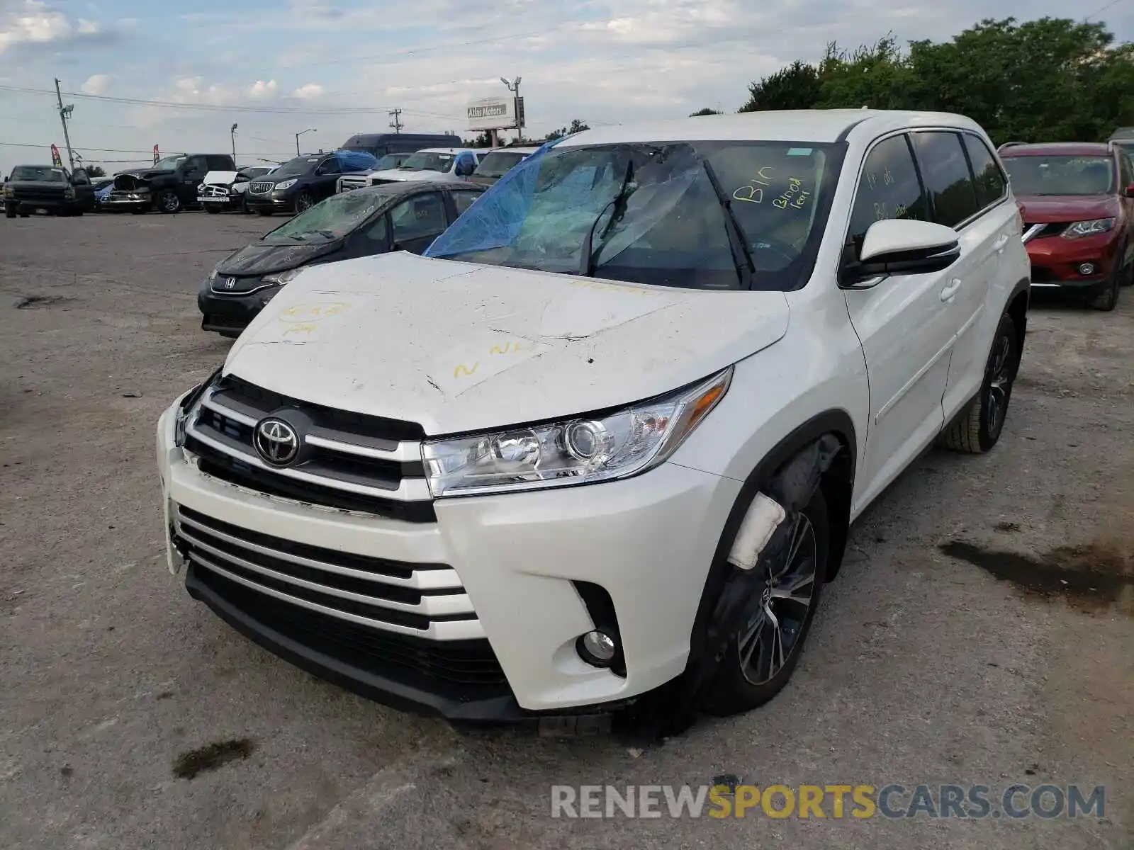 2 Photograph of a damaged car 5TDZZRFH4KS358765 TOYOTA HIGHLANDER 2019