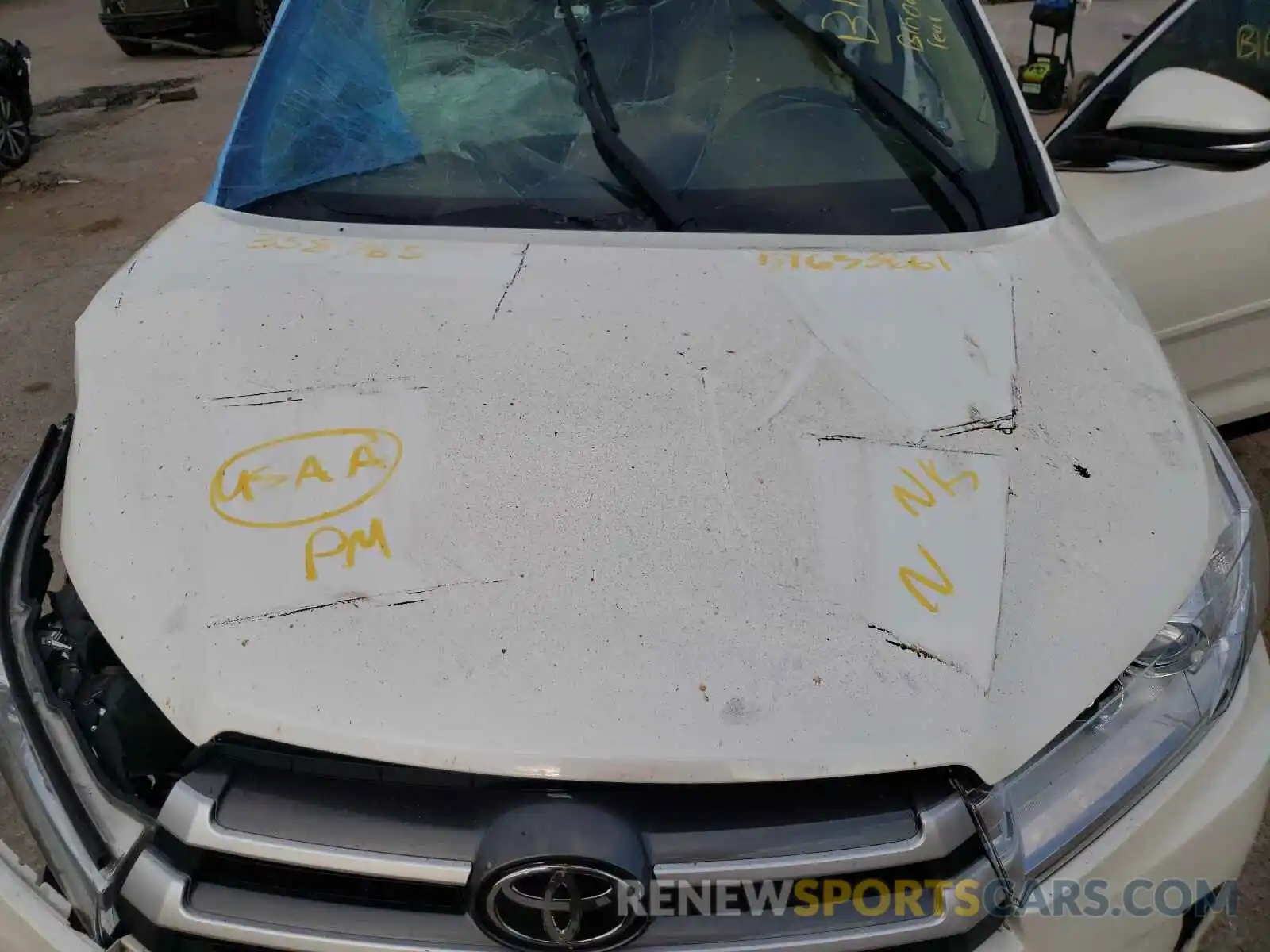 7 Photograph of a damaged car 5TDZZRFH4KS358765 TOYOTA HIGHLANDER 2019