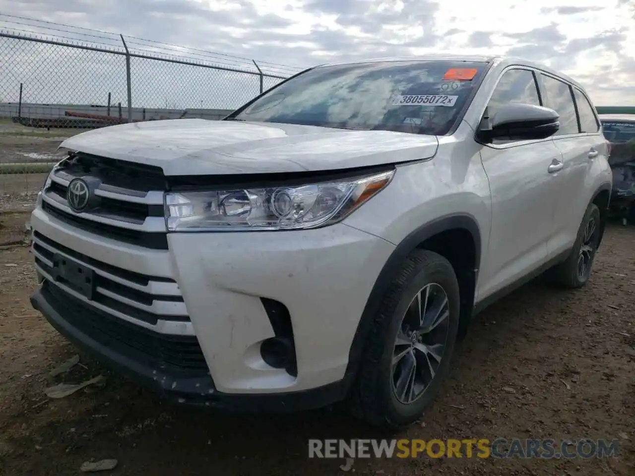 2 Photograph of a damaged car 5TDZZRFH4KS360032 TOYOTA HIGHLANDER 2019