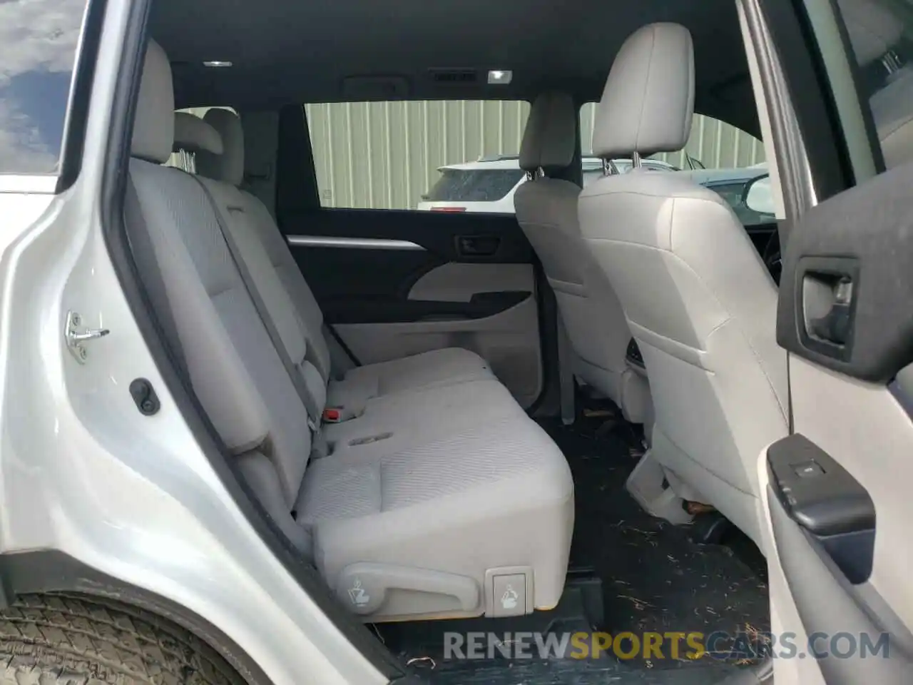 6 Photograph of a damaged car 5TDZZRFH4KS360032 TOYOTA HIGHLANDER 2019