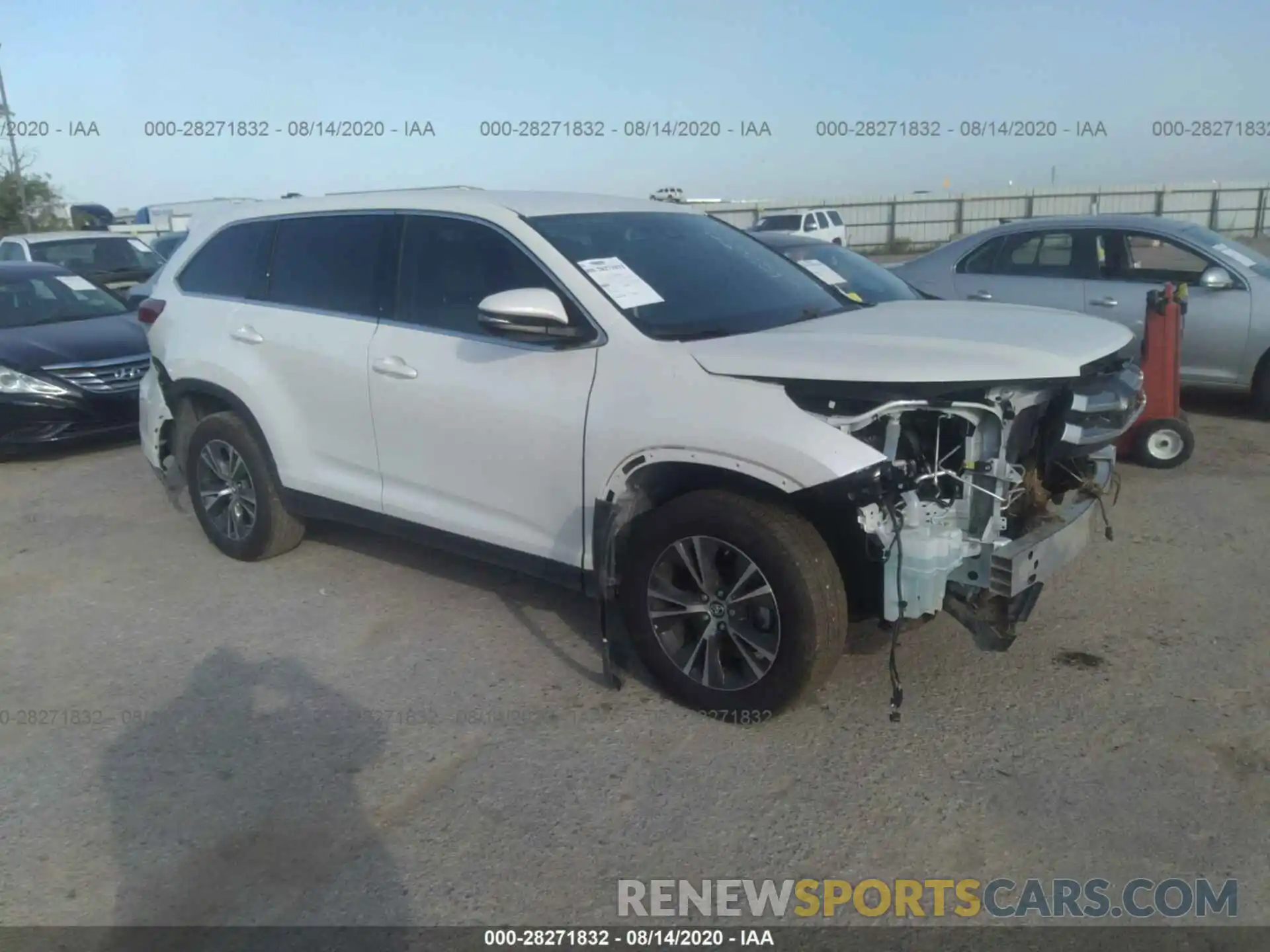 1 Photograph of a damaged car 5TDZZRFH4KS361195 TOYOTA HIGHLANDER 2019