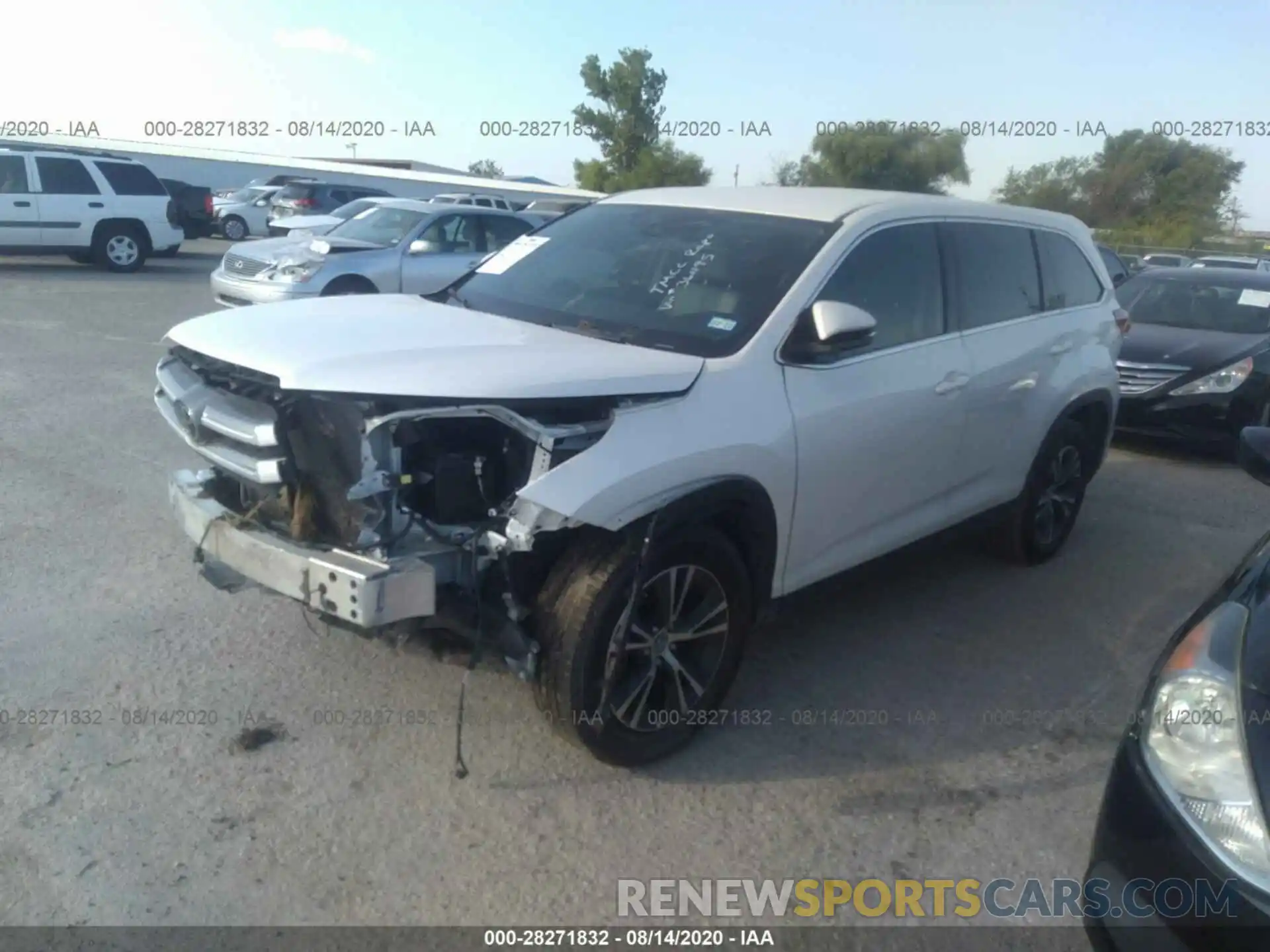 2 Photograph of a damaged car 5TDZZRFH4KS361195 TOYOTA HIGHLANDER 2019