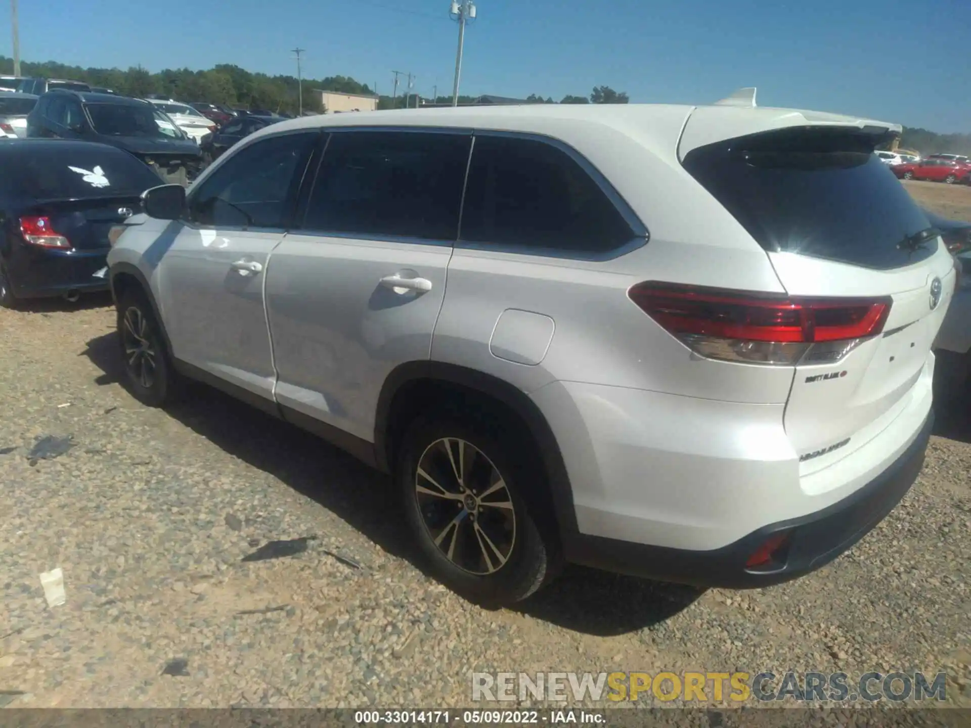 3 Photograph of a damaged car 5TDZZRFH4KS361892 TOYOTA HIGHLANDER 2019