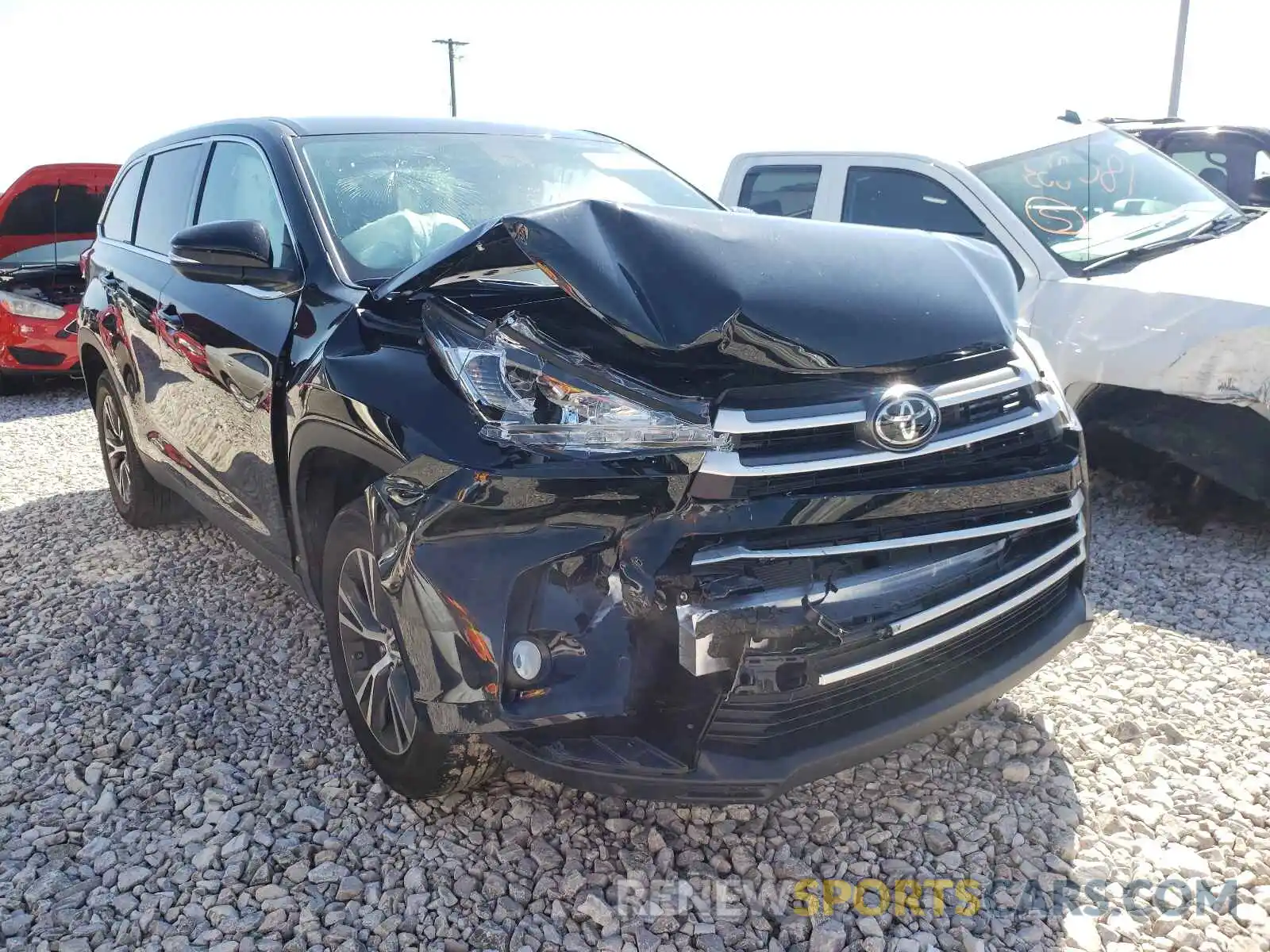 1 Photograph of a damaged car 5TDZZRFH4KS362282 TOYOTA HIGHLANDER 2019