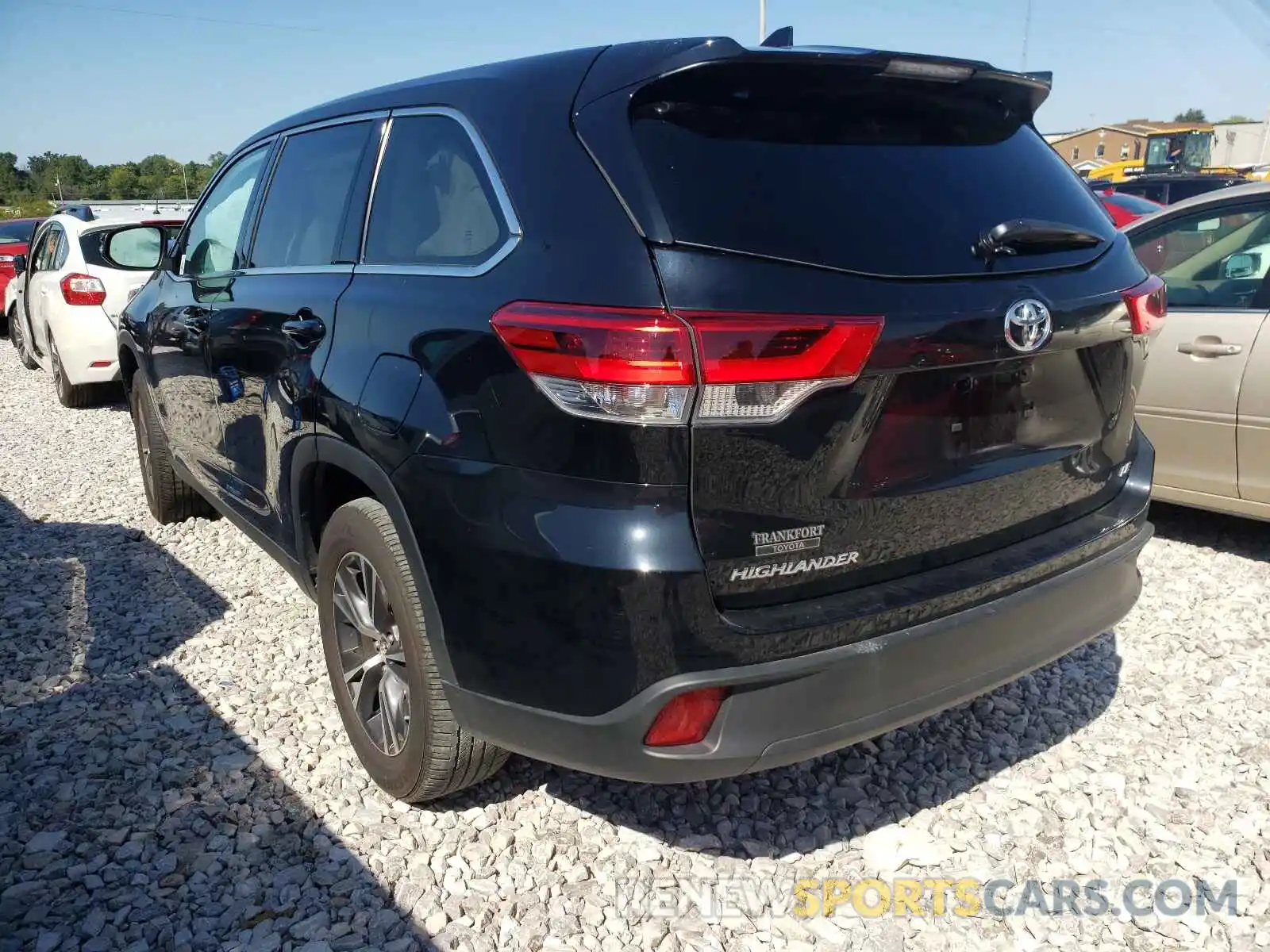 3 Photograph of a damaged car 5TDZZRFH4KS362282 TOYOTA HIGHLANDER 2019