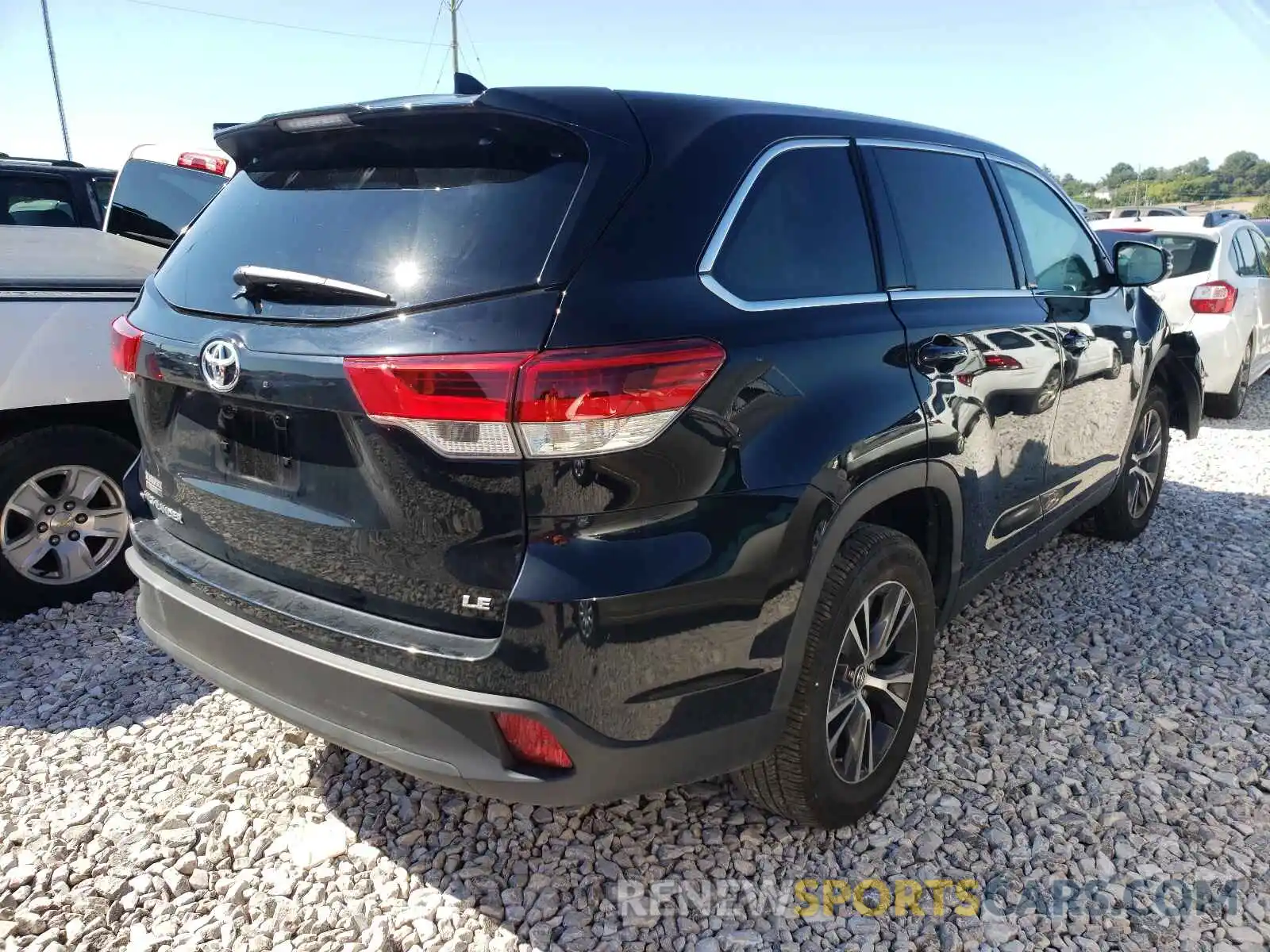 4 Photograph of a damaged car 5TDZZRFH4KS362282 TOYOTA HIGHLANDER 2019