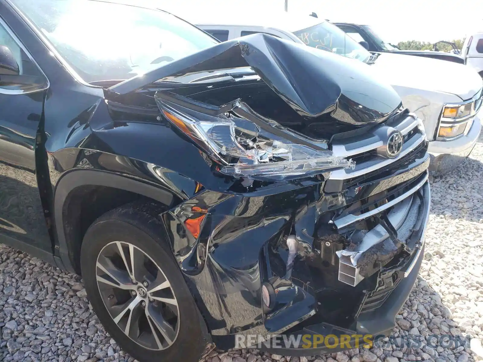 9 Photograph of a damaged car 5TDZZRFH4KS362282 TOYOTA HIGHLANDER 2019