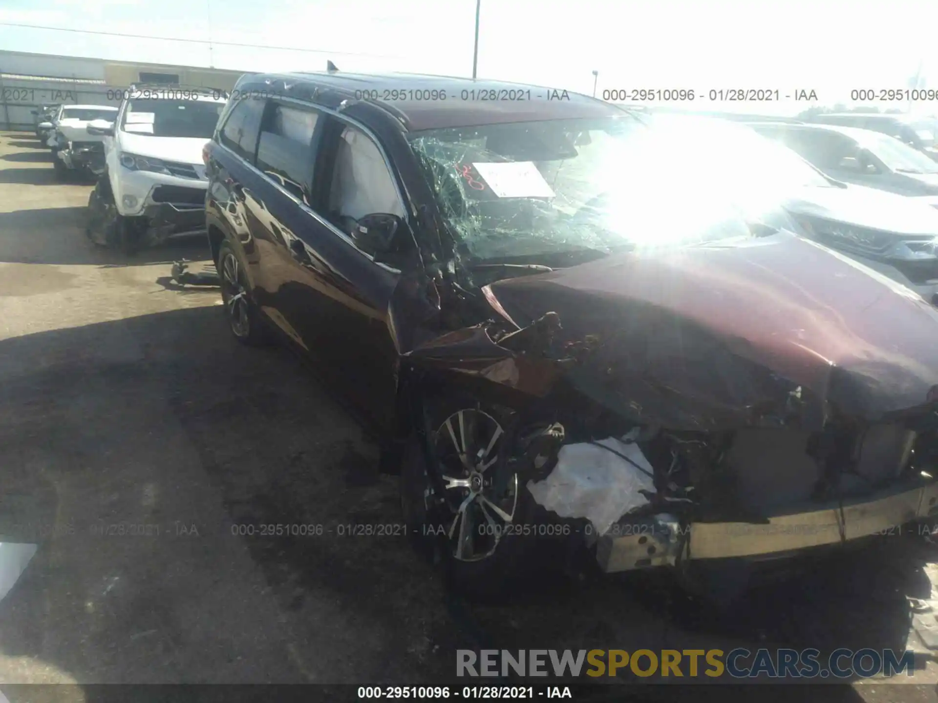 1 Photograph of a damaged car 5TDZZRFH4KS363528 TOYOTA HIGHLANDER 2019