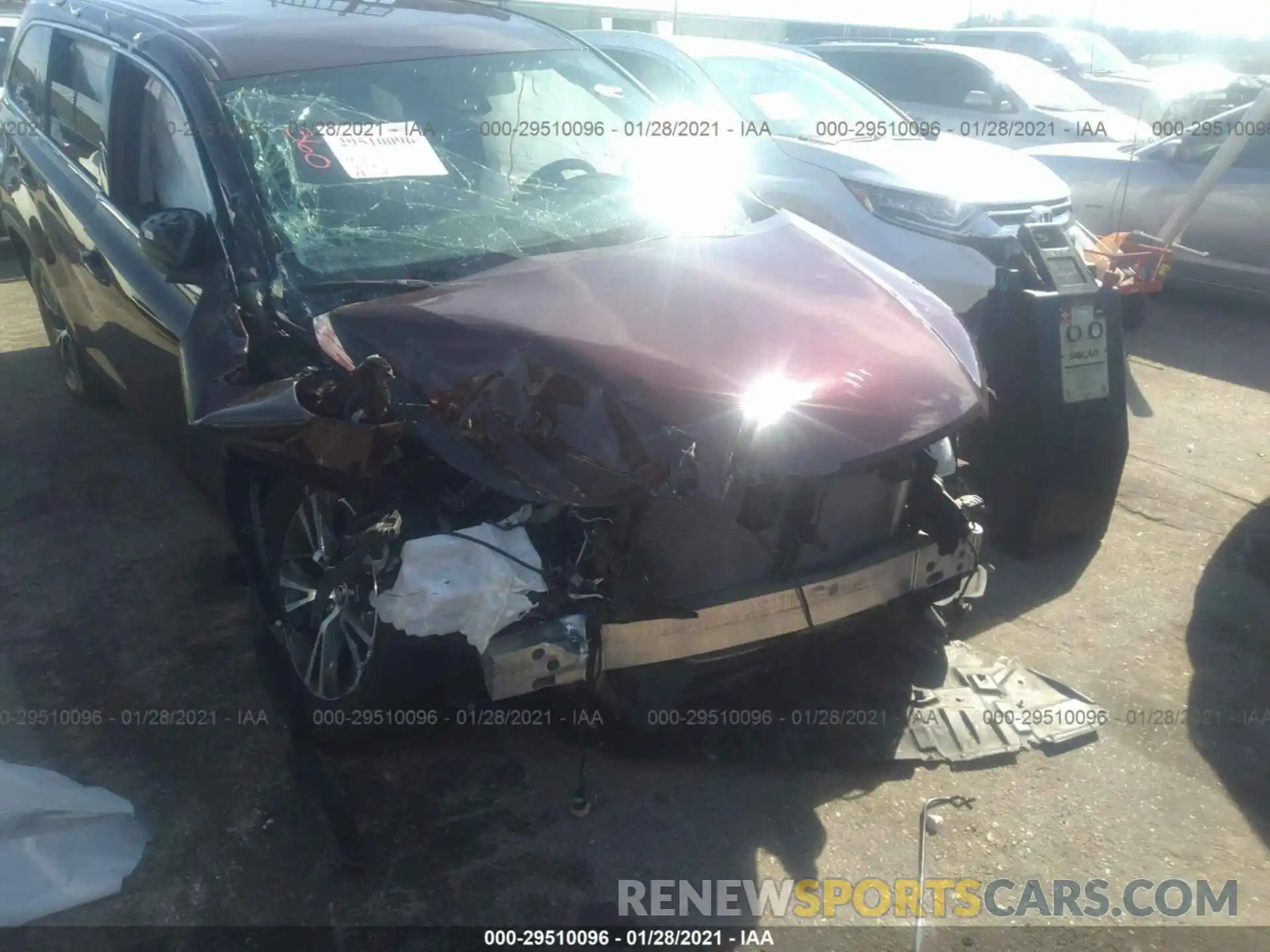 6 Photograph of a damaged car 5TDZZRFH4KS363528 TOYOTA HIGHLANDER 2019