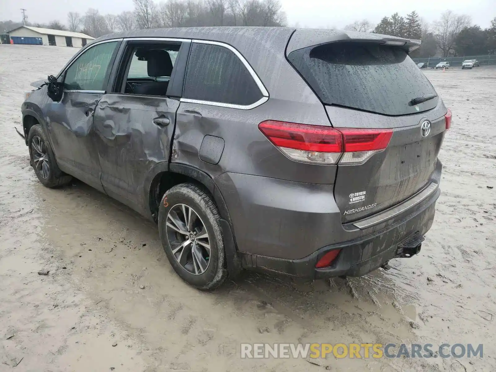 3 Photograph of a damaged car 5TDZZRFH4KS364551 TOYOTA HIGHLANDER 2019