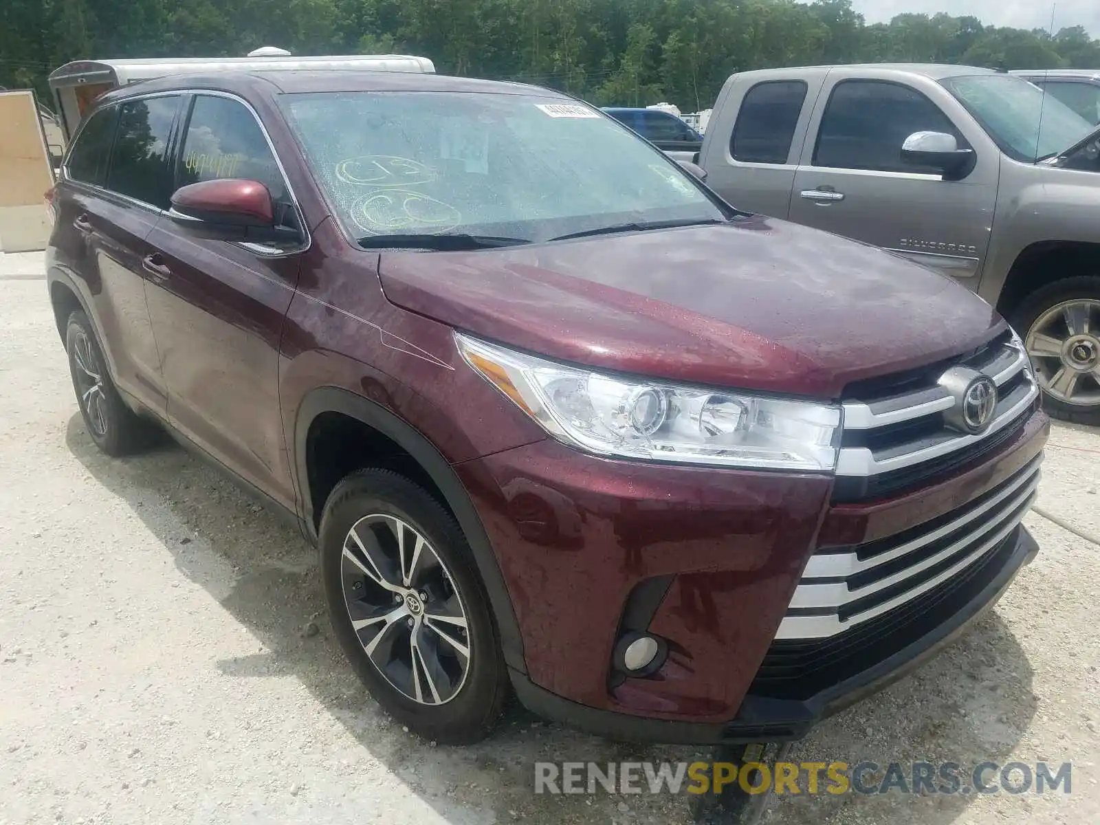 1 Photograph of a damaged car 5TDZZRFH4KS366316 TOYOTA HIGHLANDER 2019