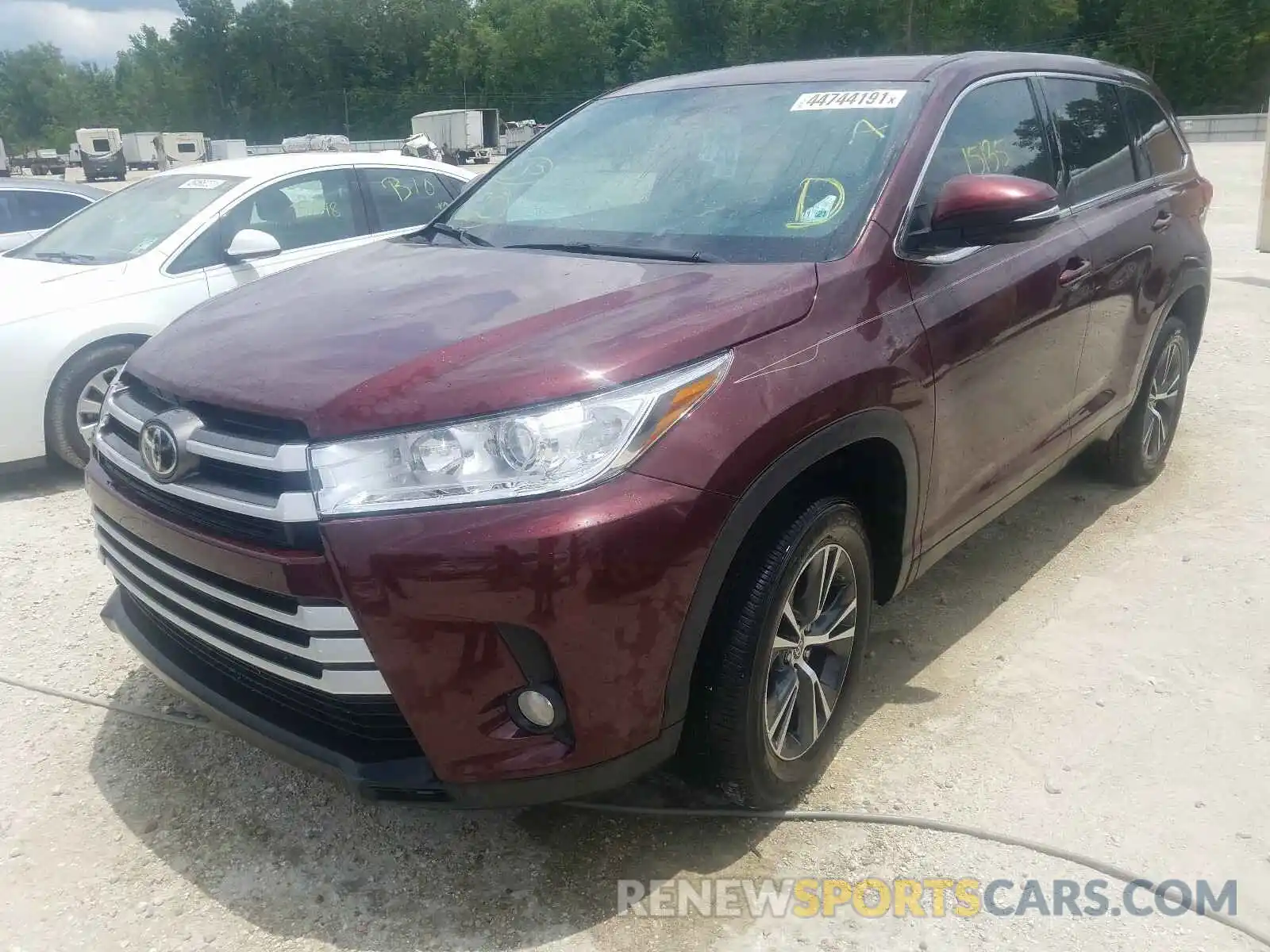 2 Photograph of a damaged car 5TDZZRFH4KS366316 TOYOTA HIGHLANDER 2019