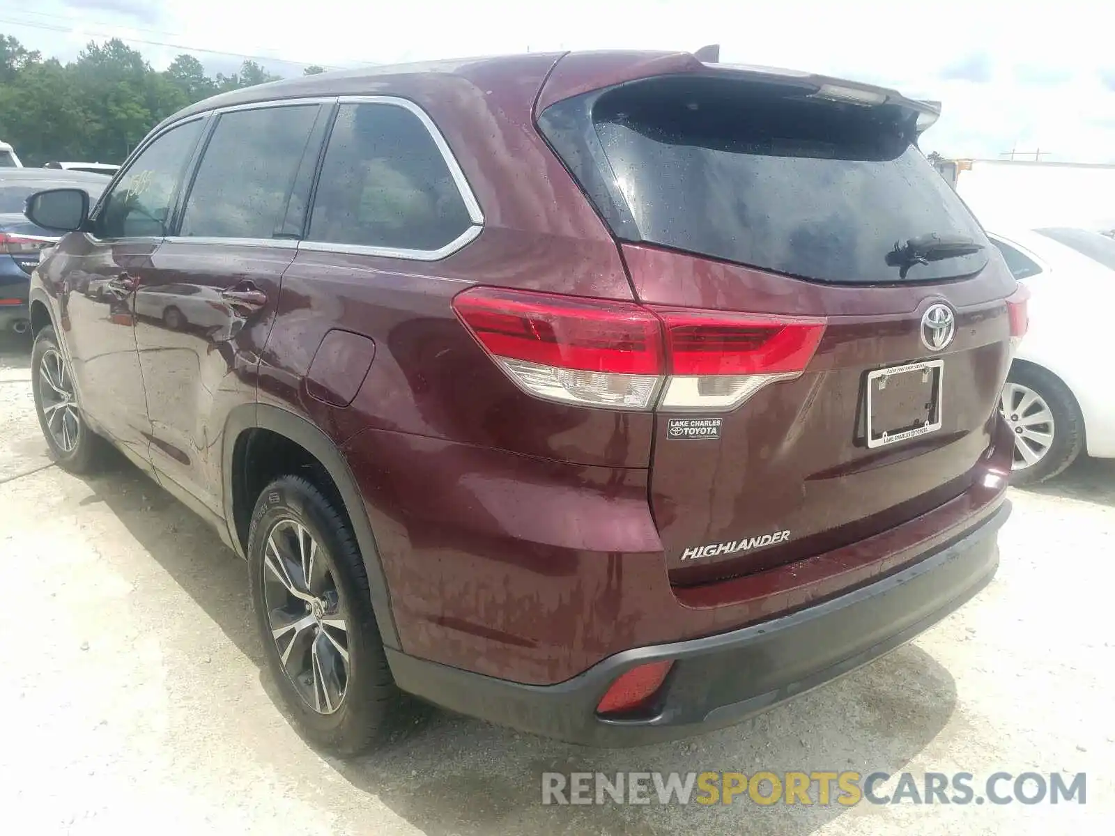 3 Photograph of a damaged car 5TDZZRFH4KS366316 TOYOTA HIGHLANDER 2019