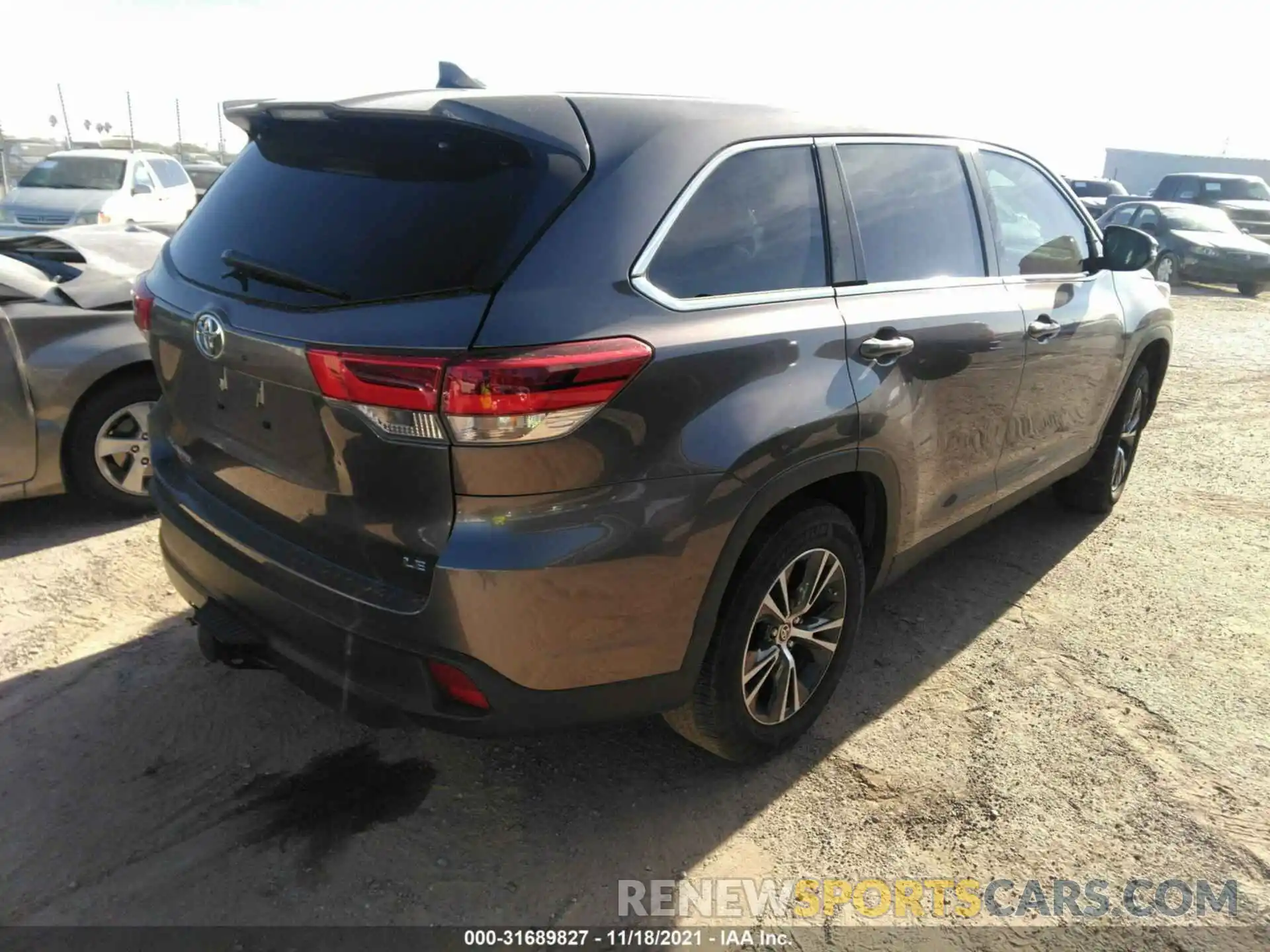 4 Photograph of a damaged car 5TDZZRFH4KS367708 TOYOTA HIGHLANDER 2019