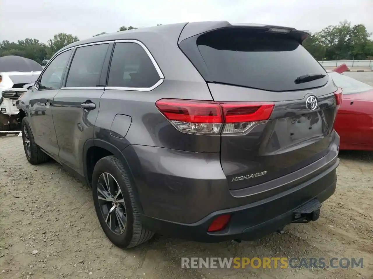 3 Photograph of a damaged car 5TDZZRFH4KS369409 TOYOTA HIGHLANDER 2019