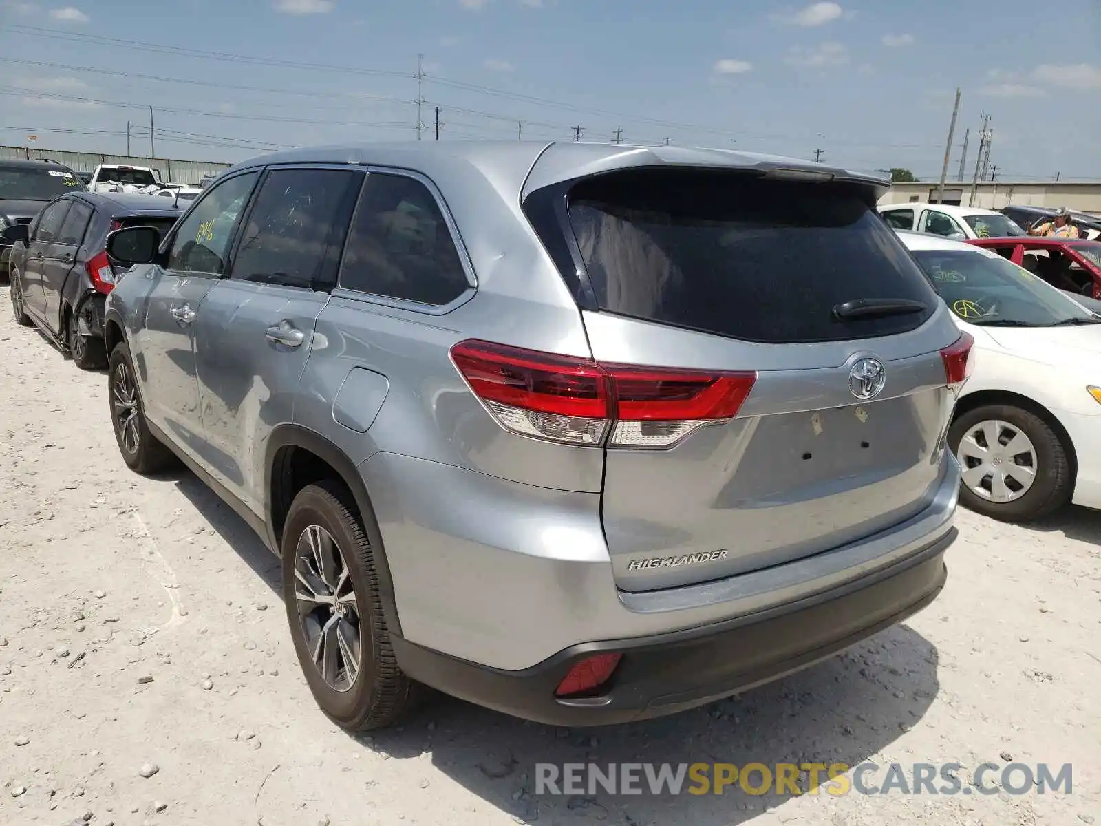 3 Photograph of a damaged car 5TDZZRFH4KS369846 TOYOTA HIGHLANDER 2019