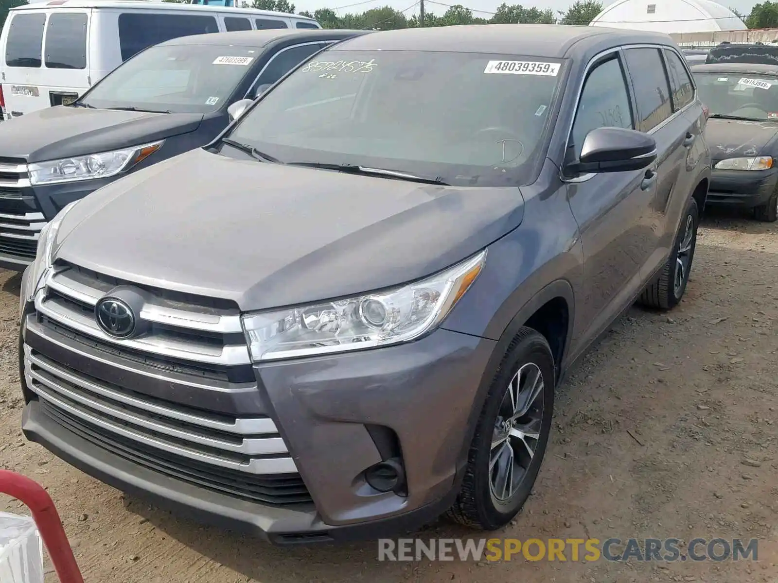 2 Photograph of a damaged car 5TDZZRFH5KS289584 TOYOTA HIGHLANDER 2019