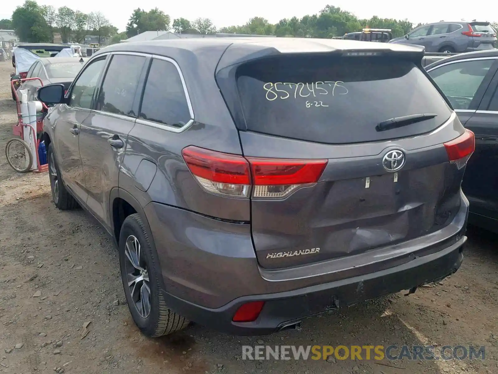 3 Photograph of a damaged car 5TDZZRFH5KS289584 TOYOTA HIGHLANDER 2019