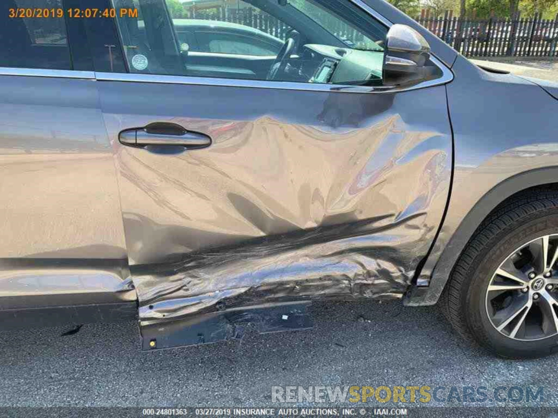 14 Photograph of a damaged car 5TDZZRFH5KS290086 TOYOTA HIGHLANDER 2019