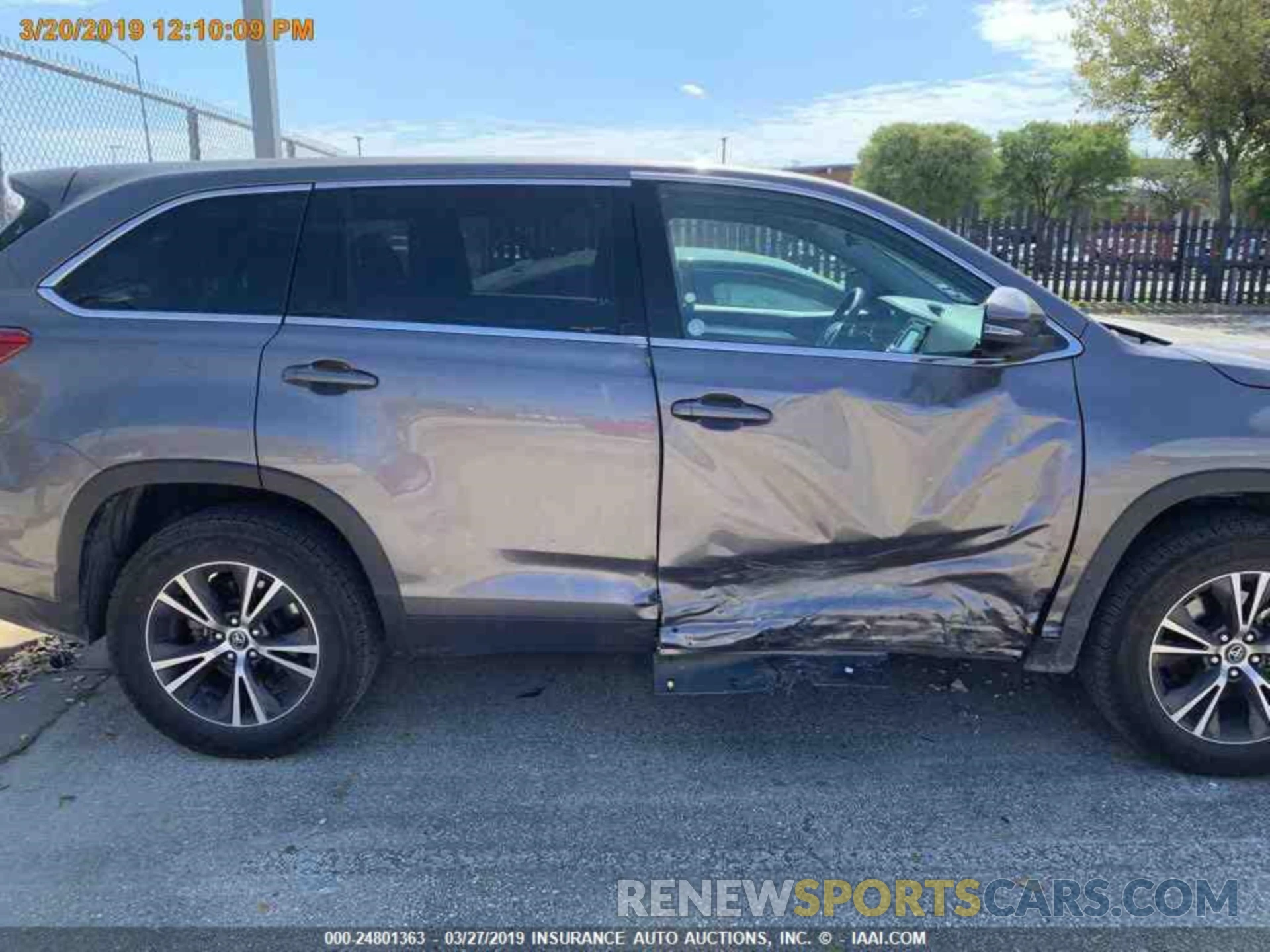 16 Photograph of a damaged car 5TDZZRFH5KS290086 TOYOTA HIGHLANDER 2019