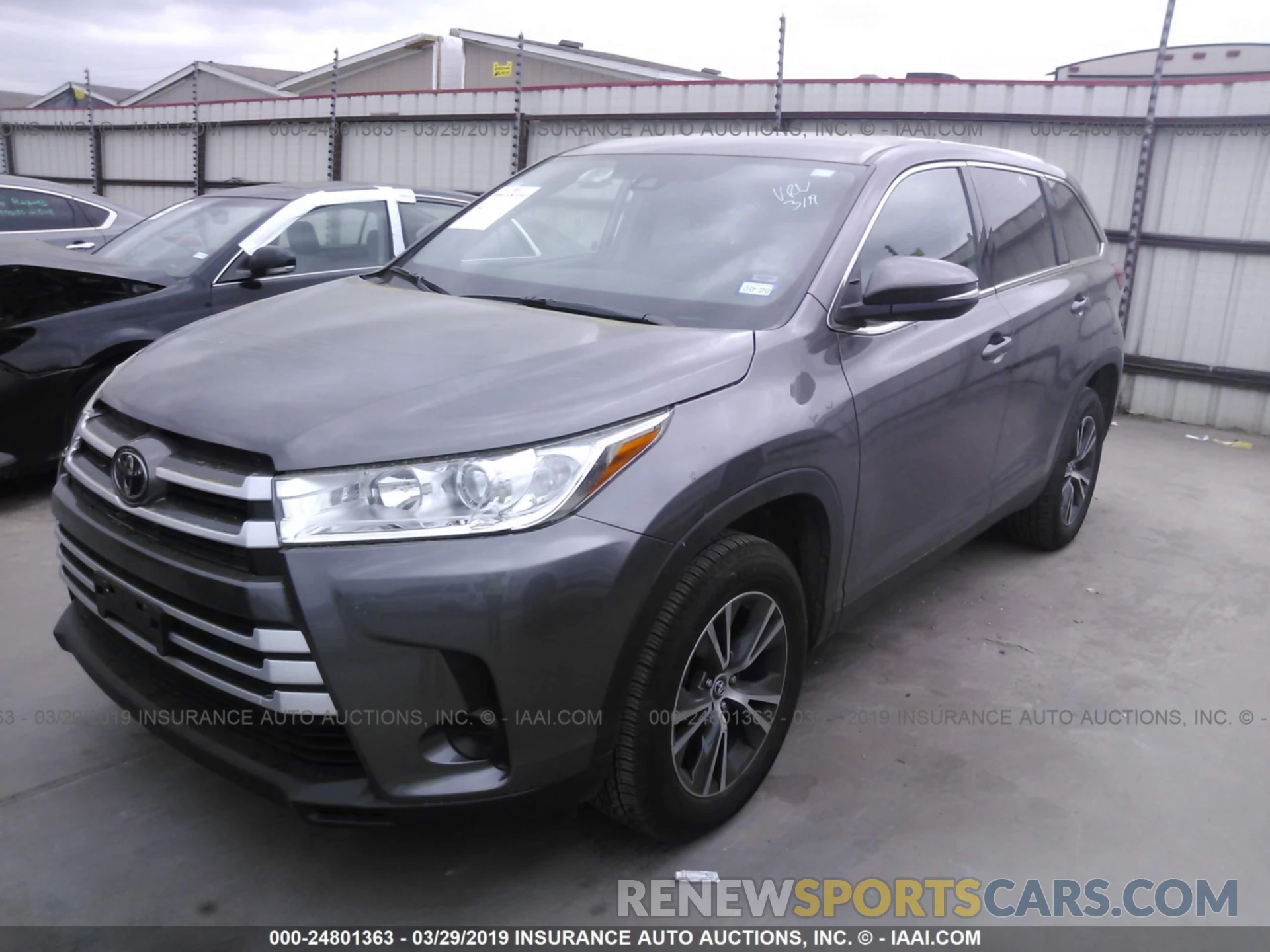 2 Photograph of a damaged car 5TDZZRFH5KS290086 TOYOTA HIGHLANDER 2019