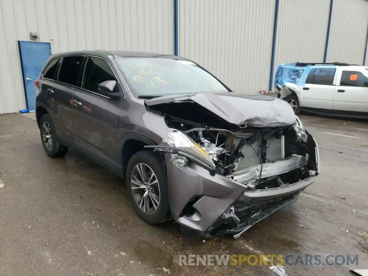 1 Photograph of a damaged car 5TDZZRFH5KS290850 TOYOTA HIGHLANDER 2019