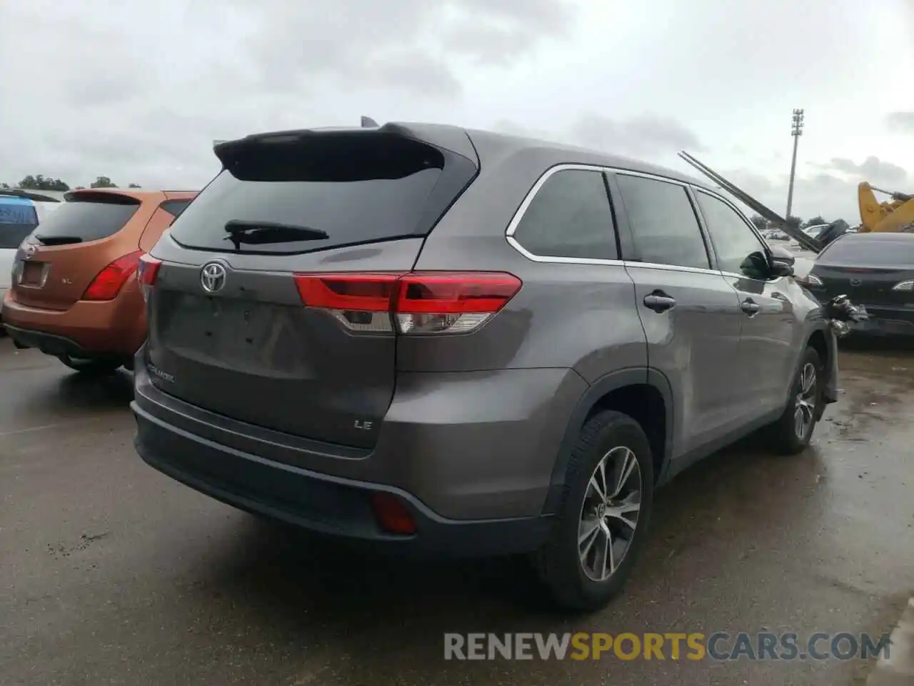 4 Photograph of a damaged car 5TDZZRFH5KS290850 TOYOTA HIGHLANDER 2019