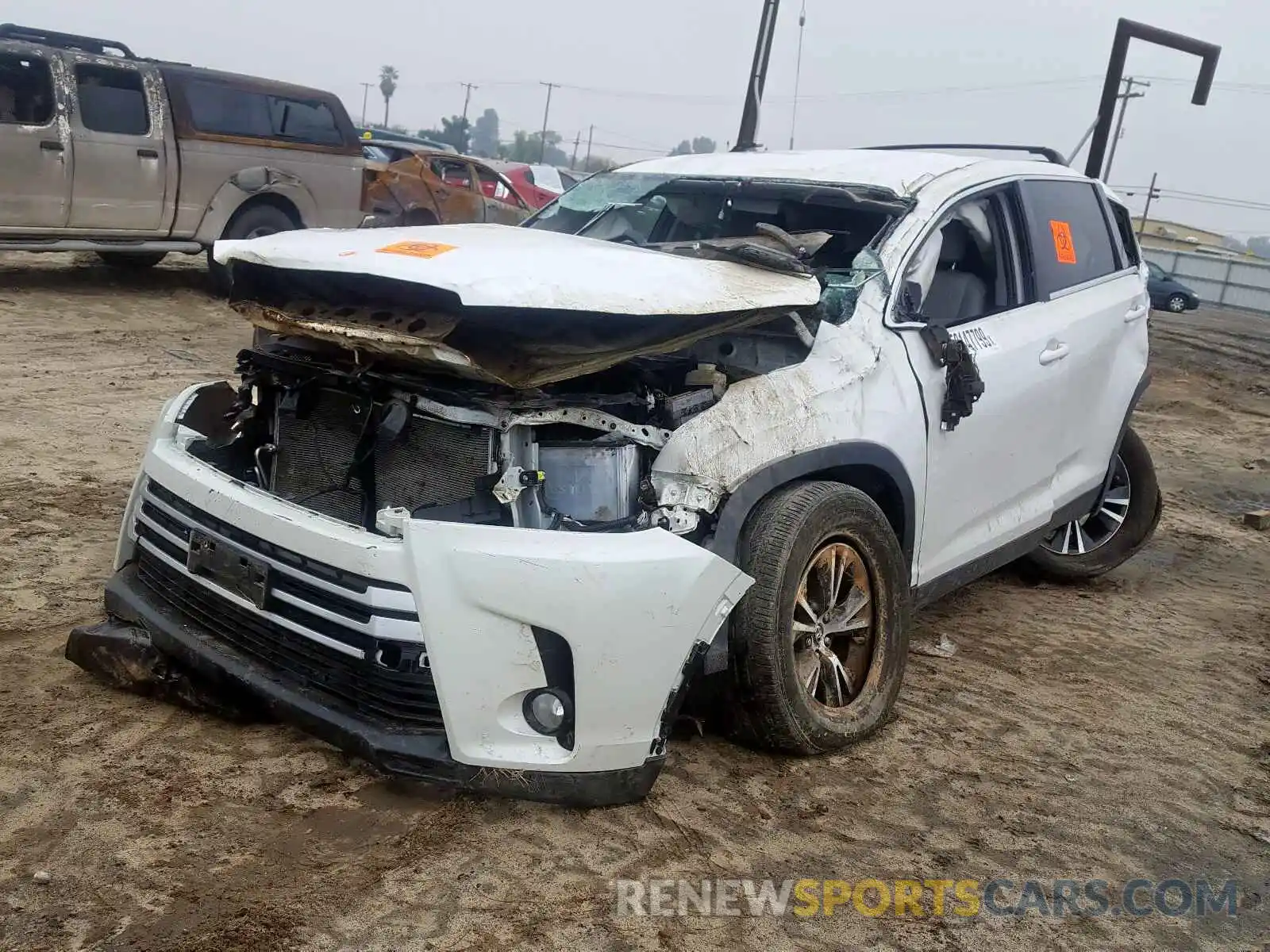 2 Photograph of a damaged car 5TDZZRFH5KS291173 TOYOTA HIGHLANDER 2019