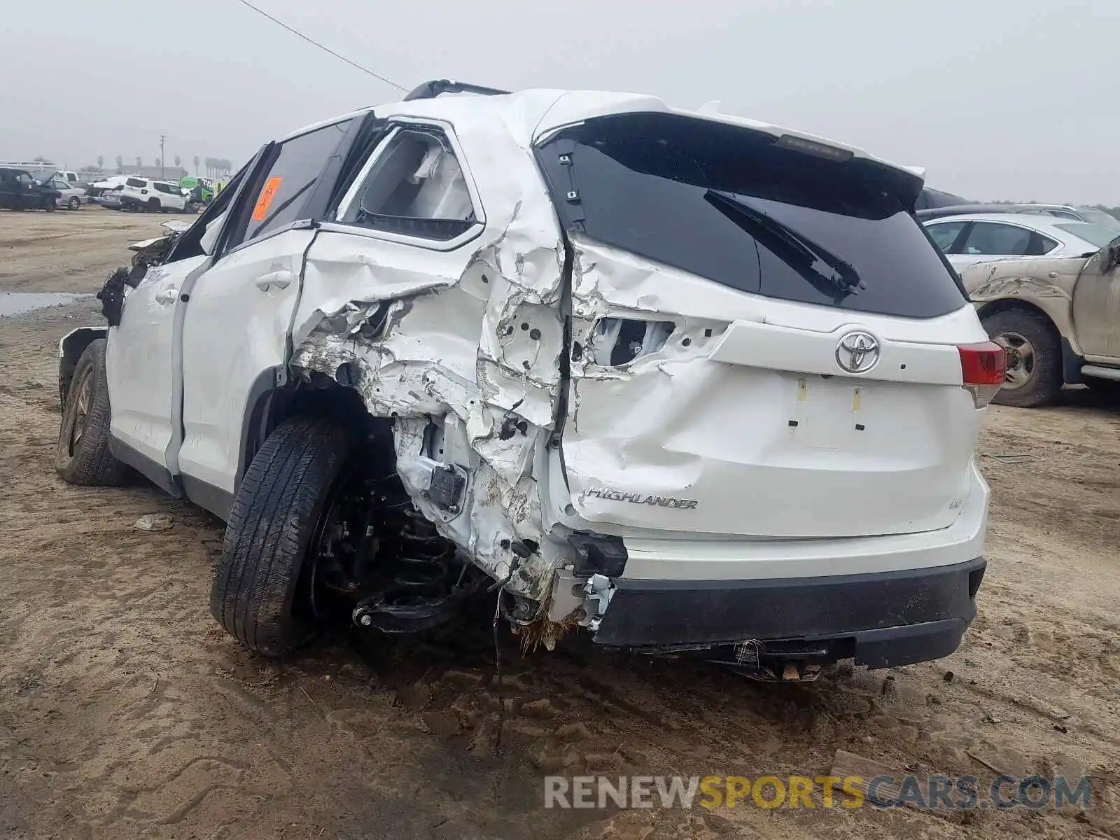 3 Photograph of a damaged car 5TDZZRFH5KS291173 TOYOTA HIGHLANDER 2019